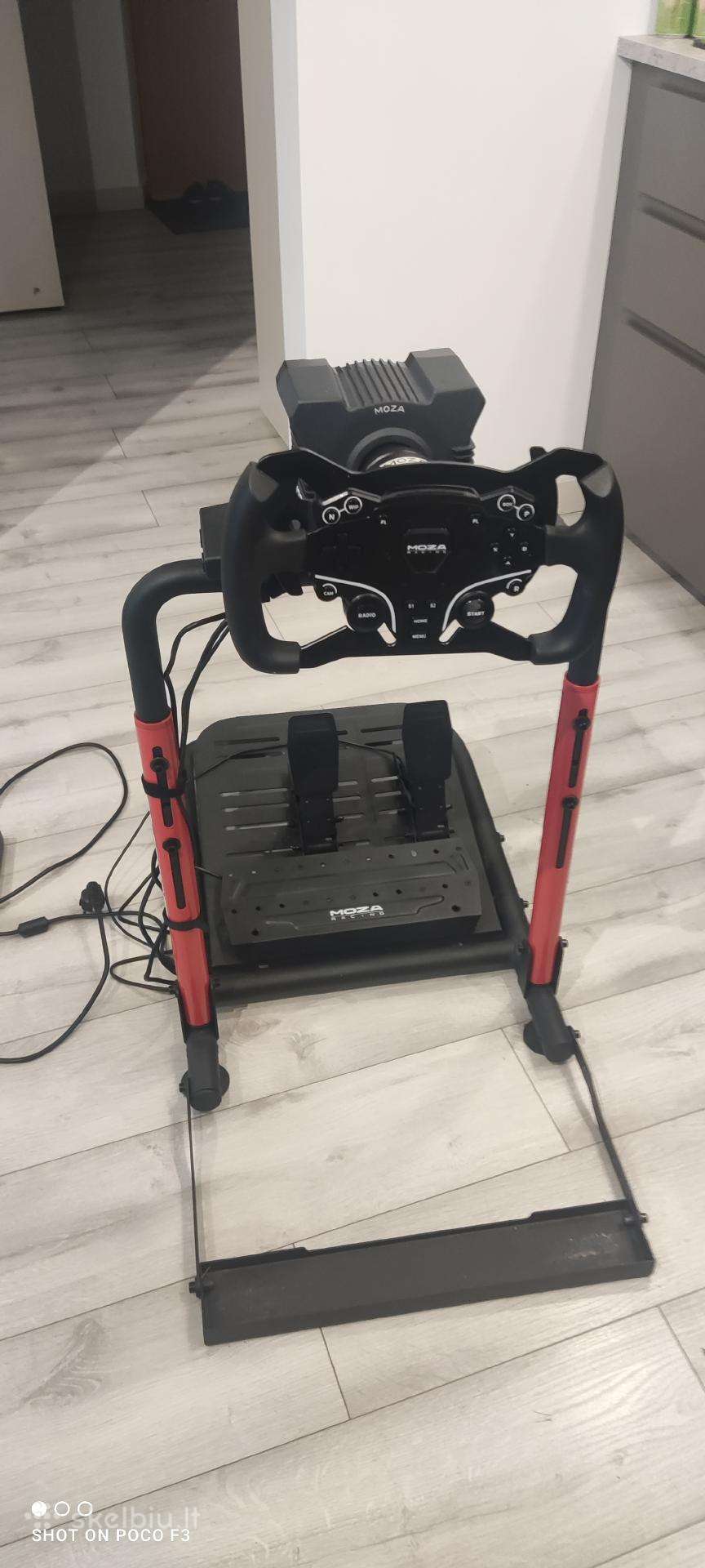 Moza R5 simracing rig
