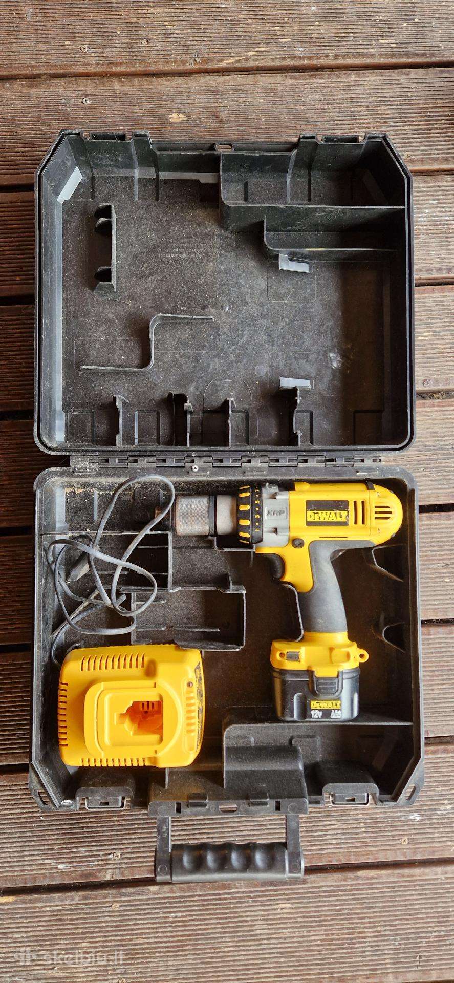 Dewalt suktukas su baterija, pakrovėju ir dėžute