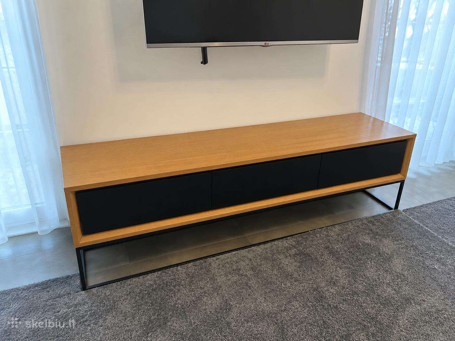Parduodama TV spintelė