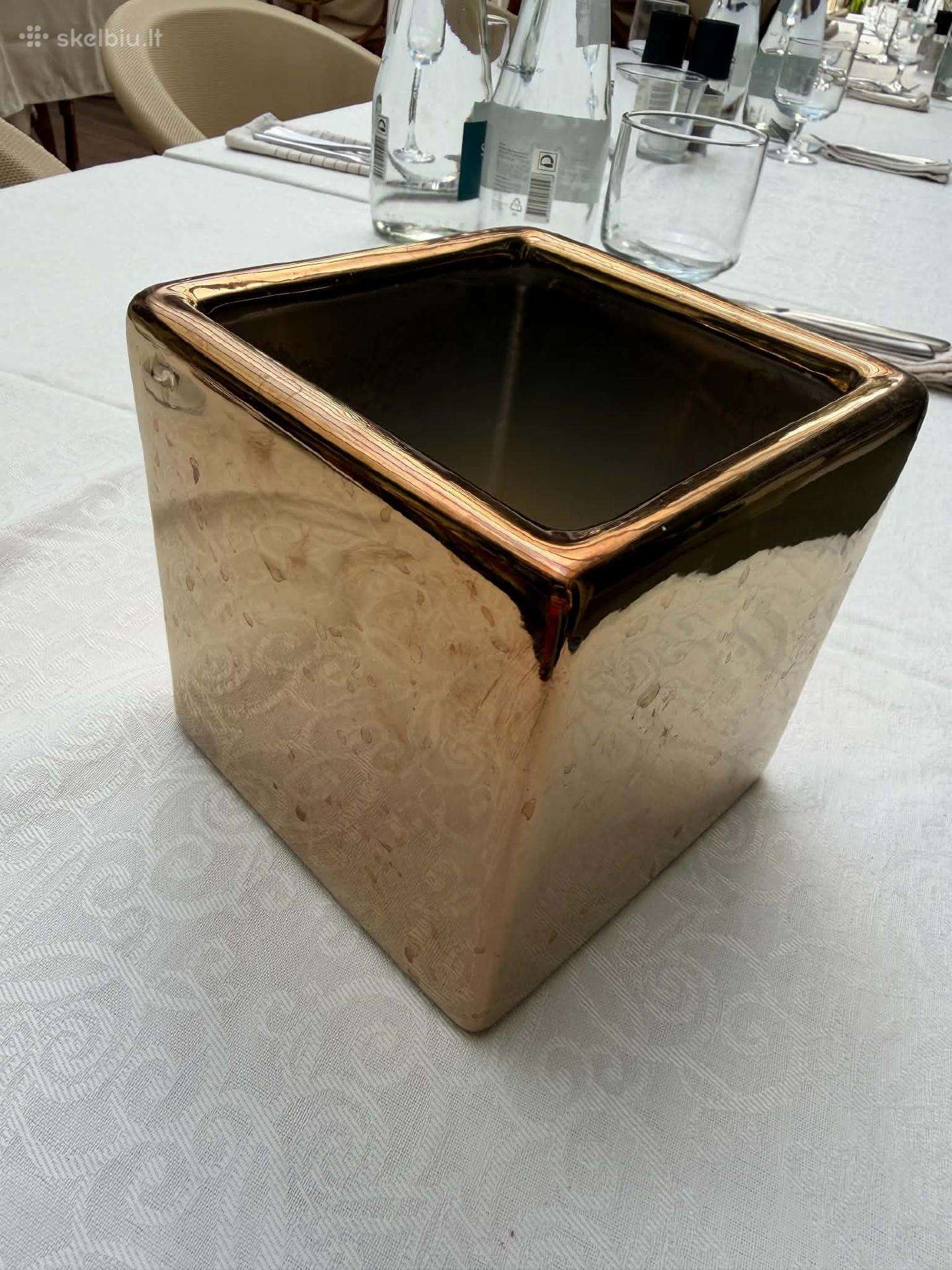 Maži elegantiški vazonėliai