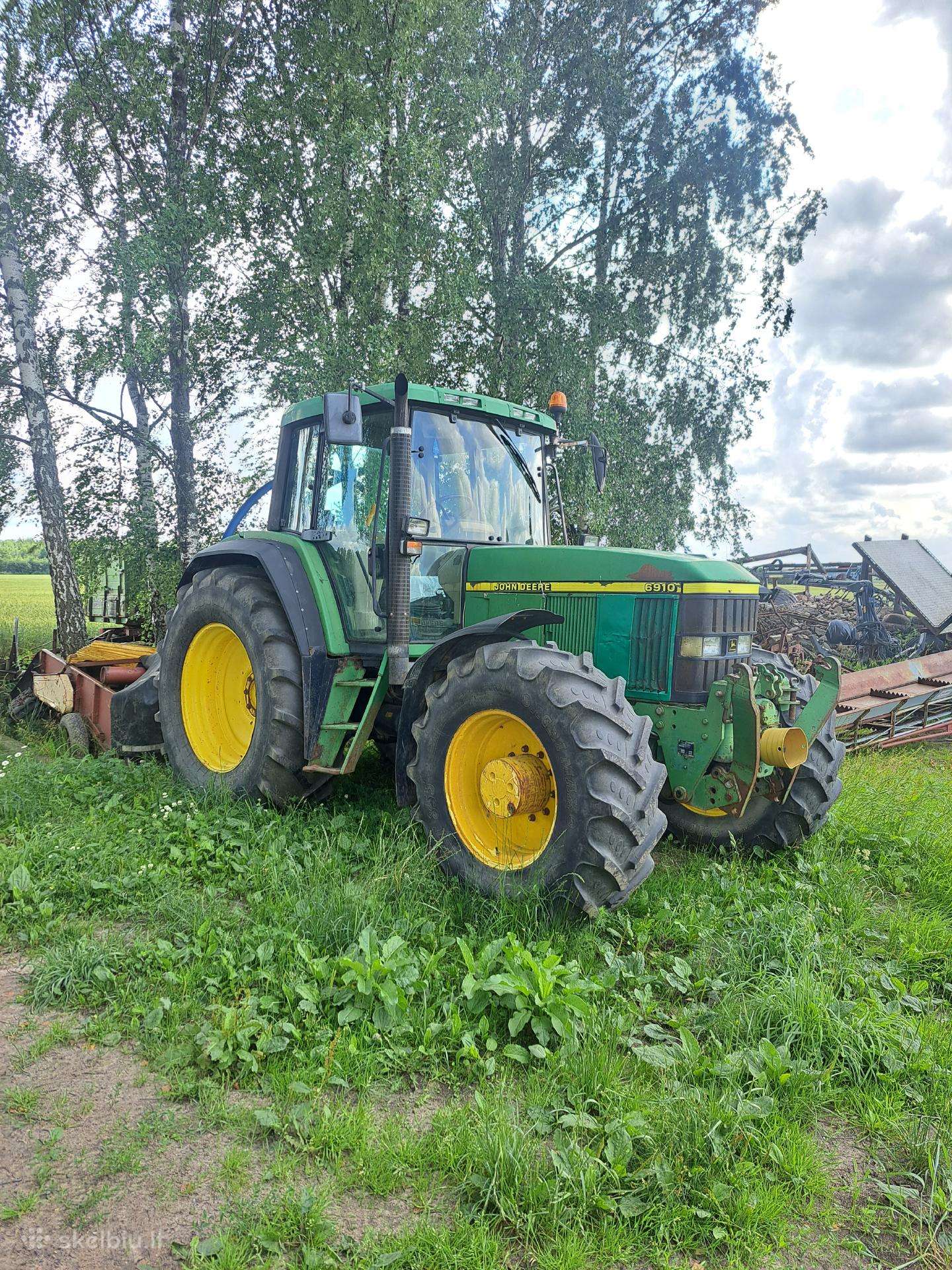 Traktorius john deere 6910