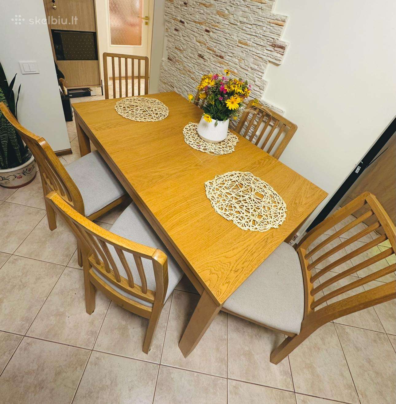 Geros būklės Ikea valgomojo stalas ir 6 kėdės