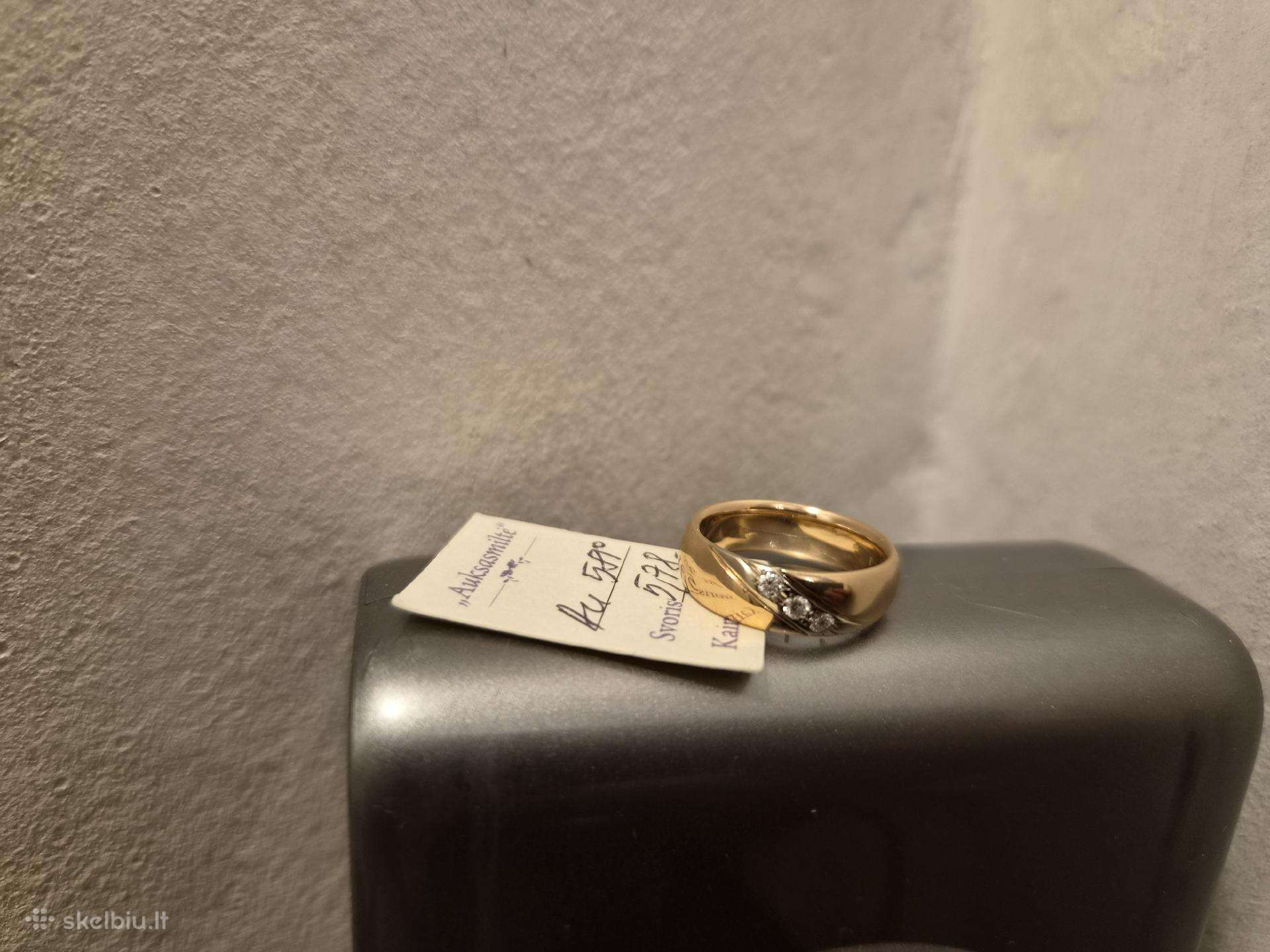 Moteriškas auksinis žiedas