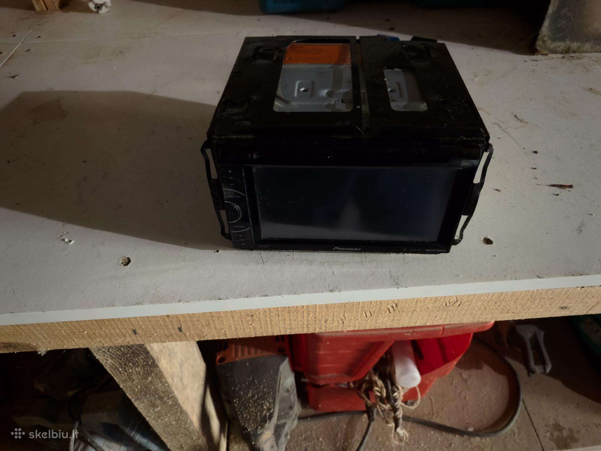 Auto magnetola