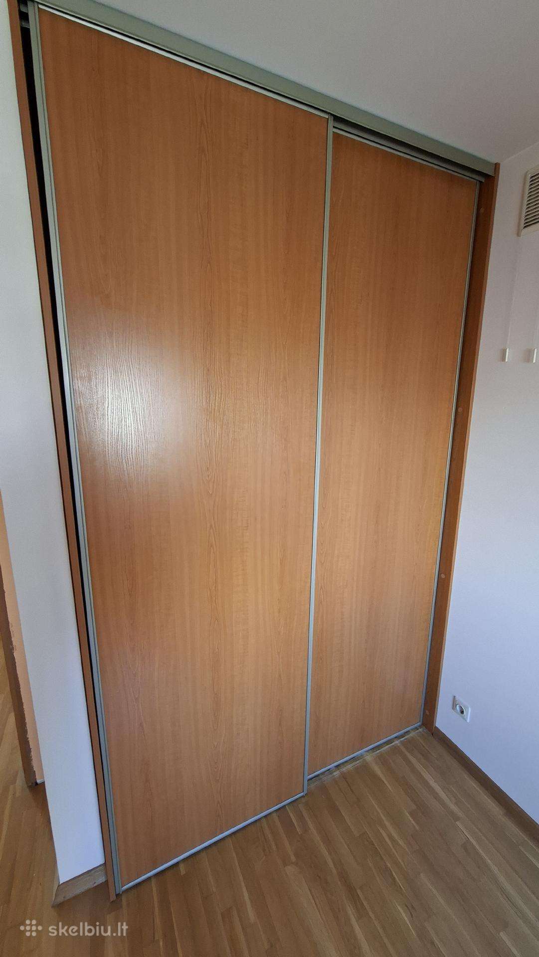 Sieninė spinta 155x256 cm su stumdomomis durimis