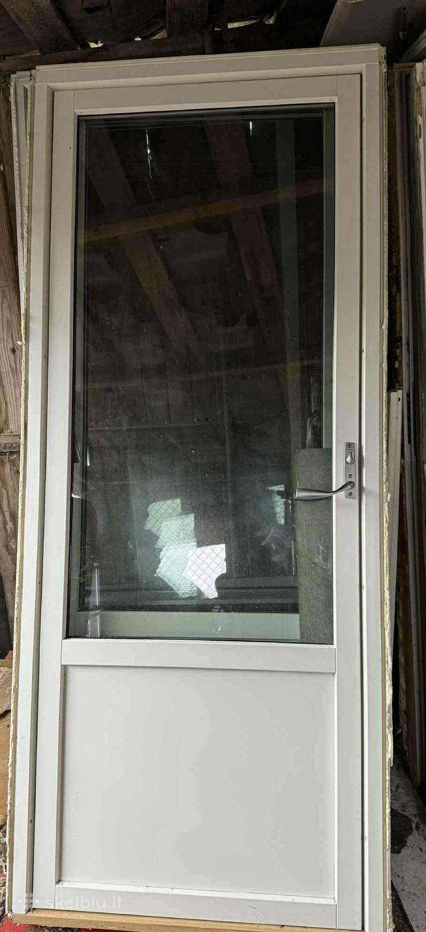 Medinės balkono durys