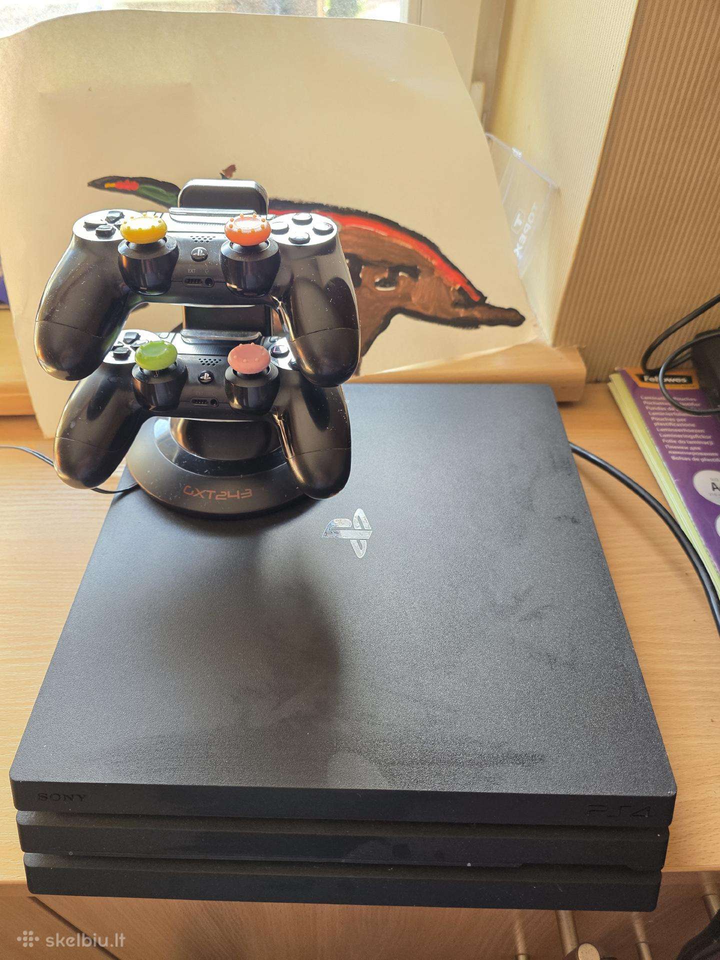 Playstation 4 Pro 1tb +2 pulteliai+ įkrovimo sto