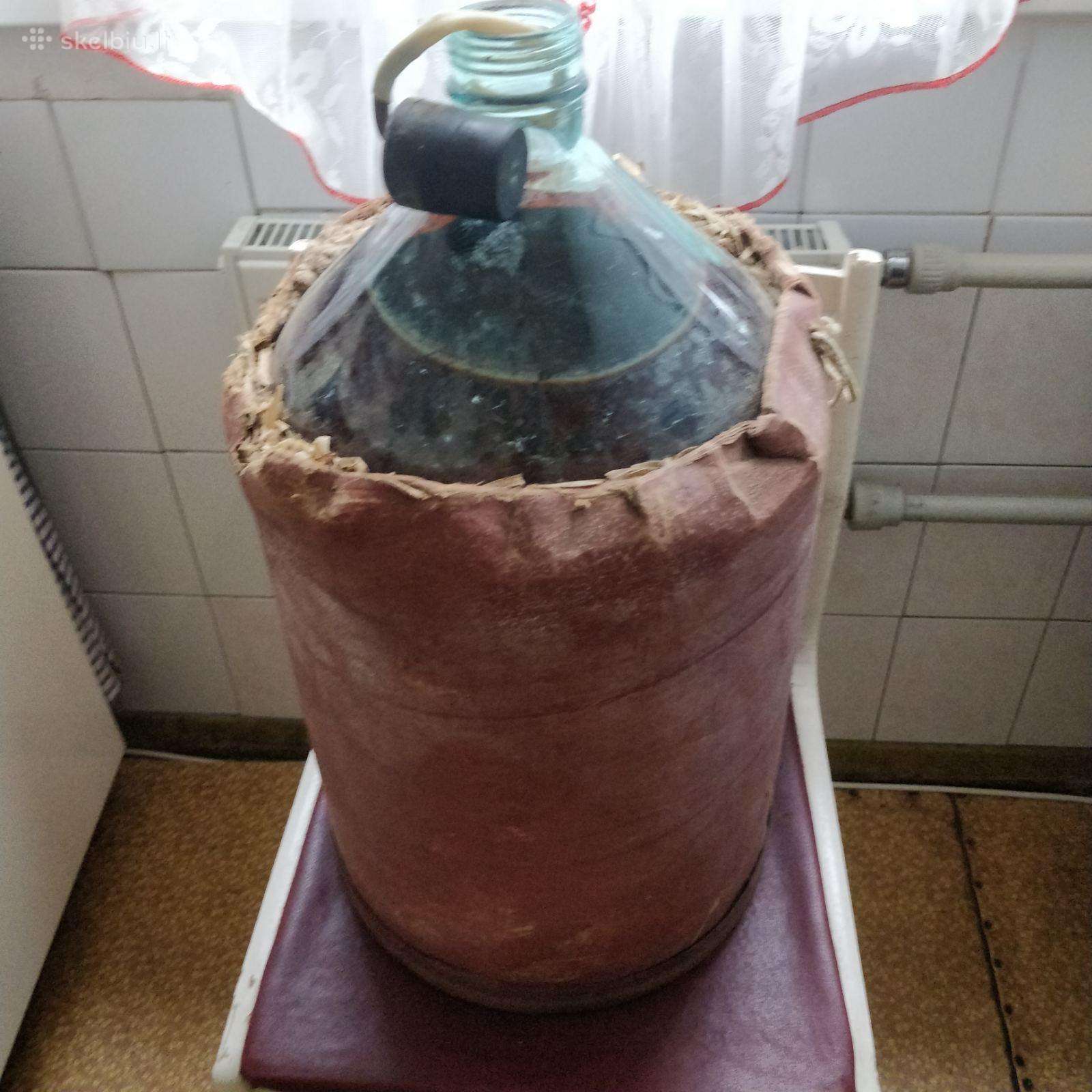 Butelis vyno fermentavimui ir laikymui