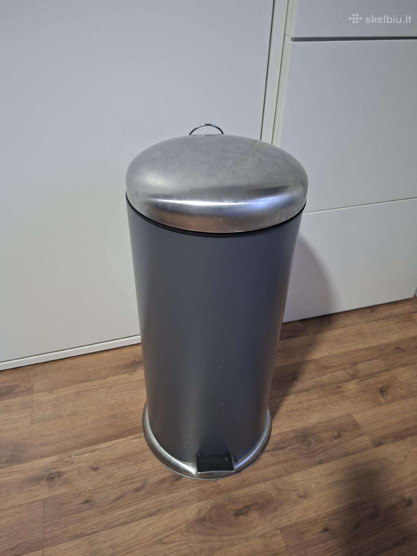 Šiukšliadežė aukšta su pedalu.