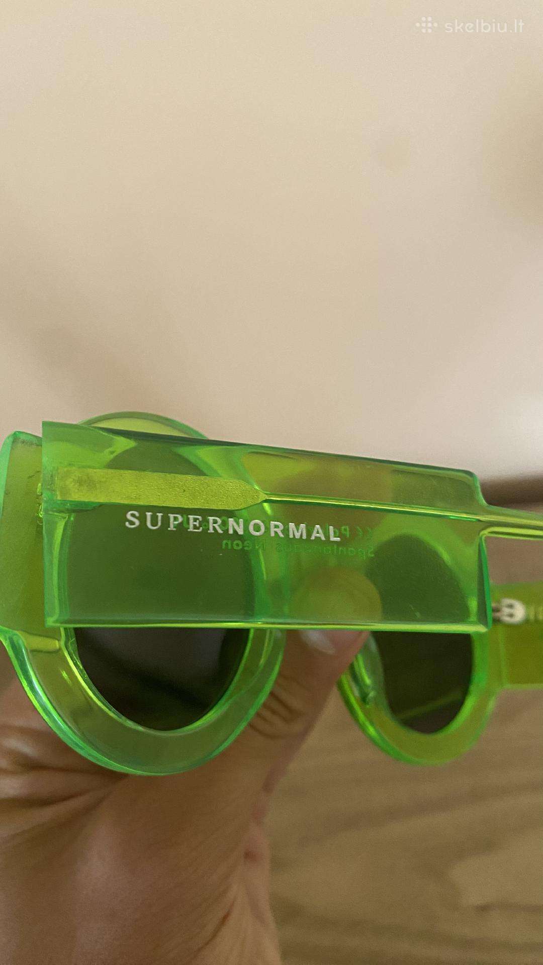 Supernormal akiniai