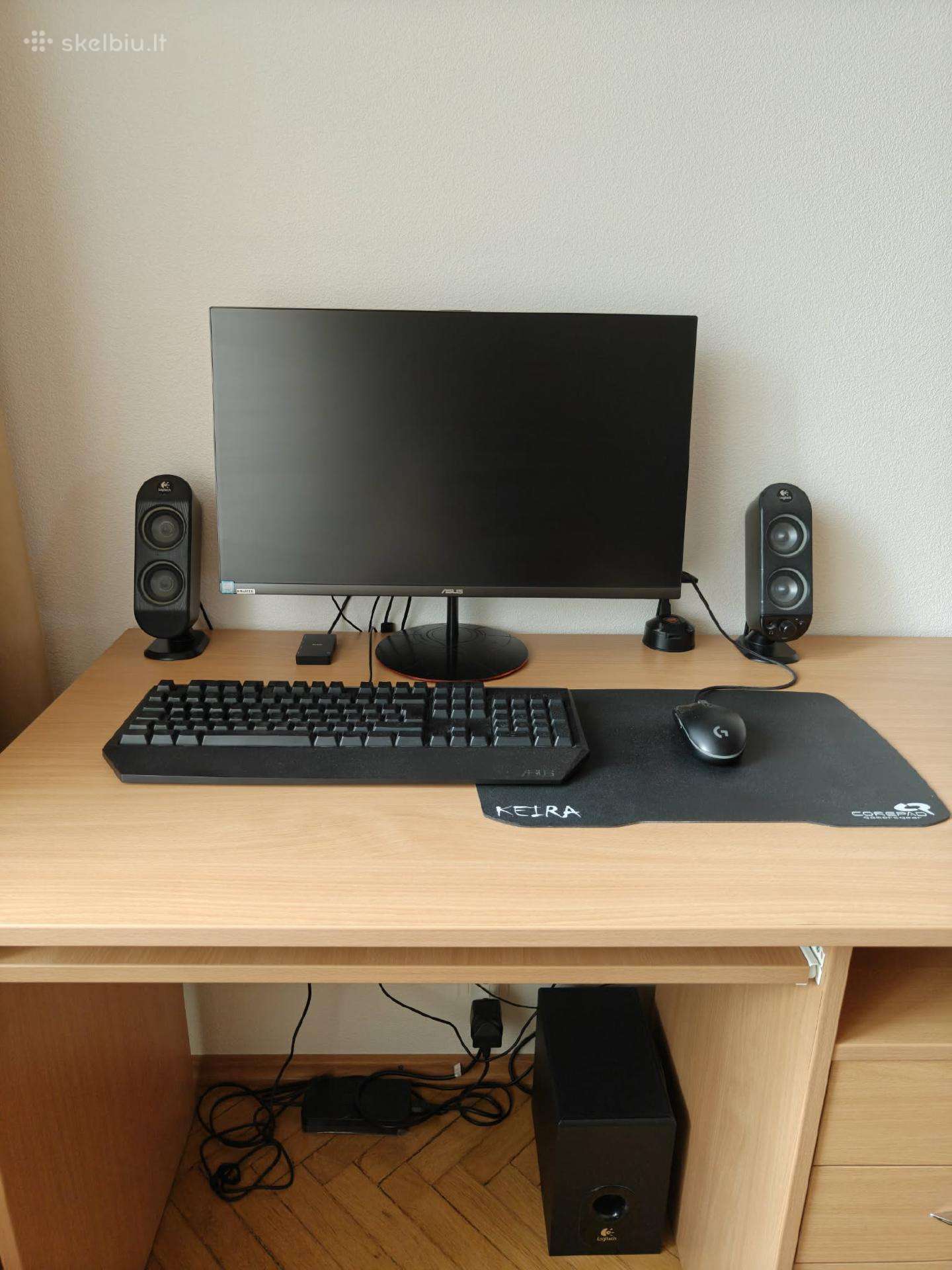Parduodamas Asus Zn2421fd „all-in-one“ kompiuteris