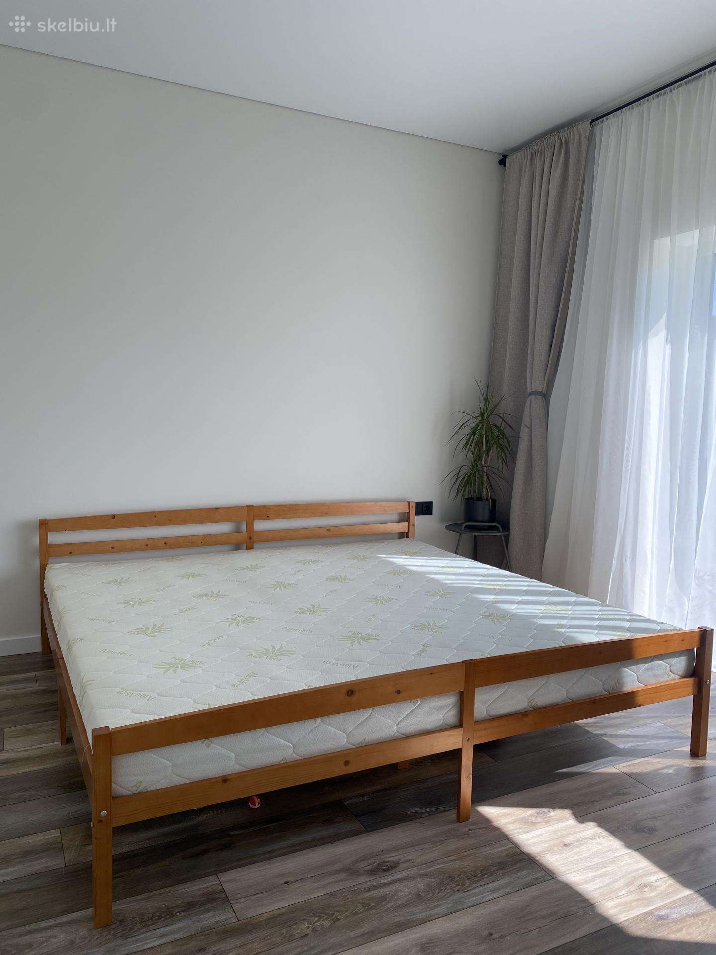 200x200 lova su čiužiniu