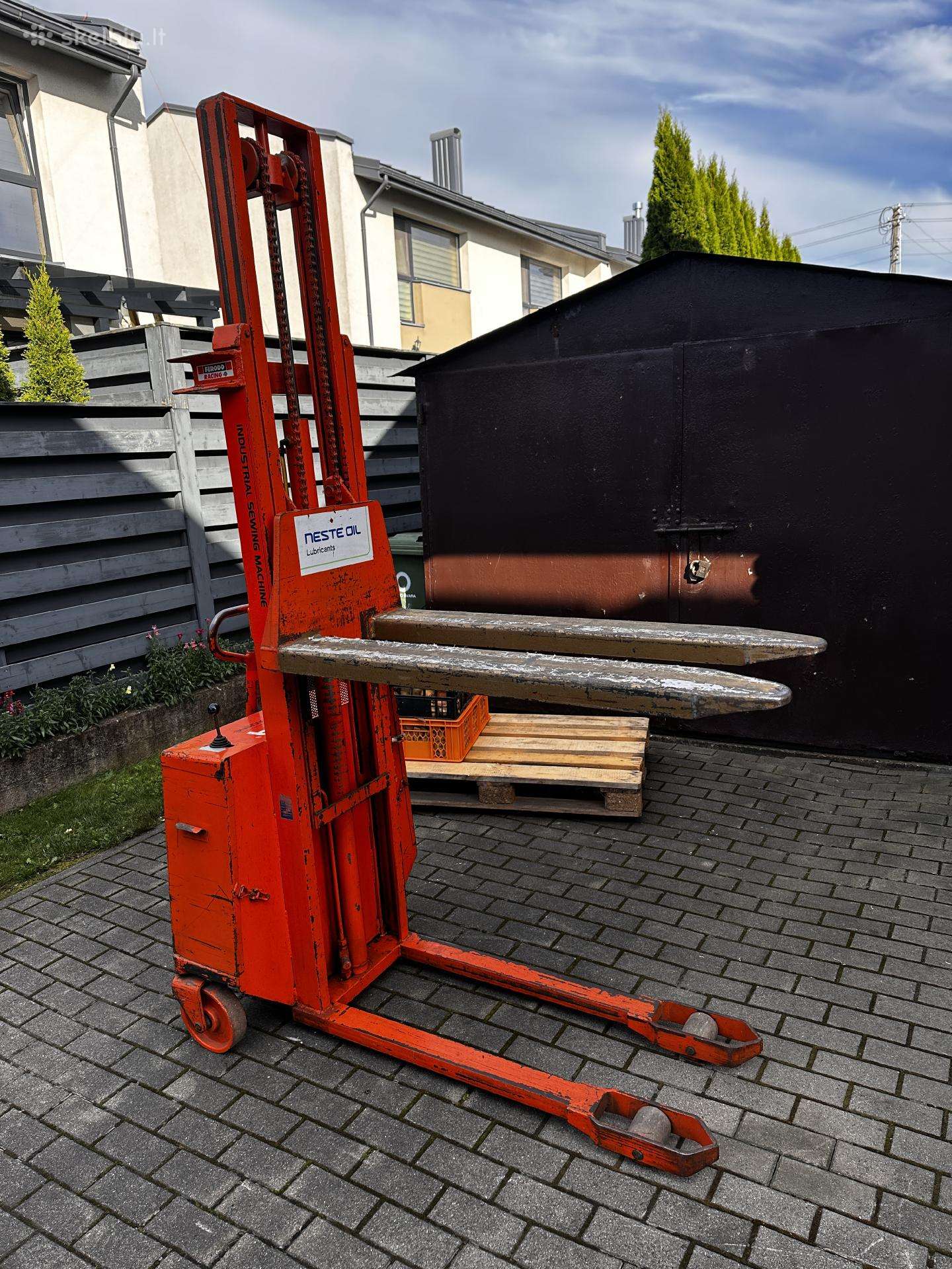 Elektrinis 12v palečių keltuvas B69