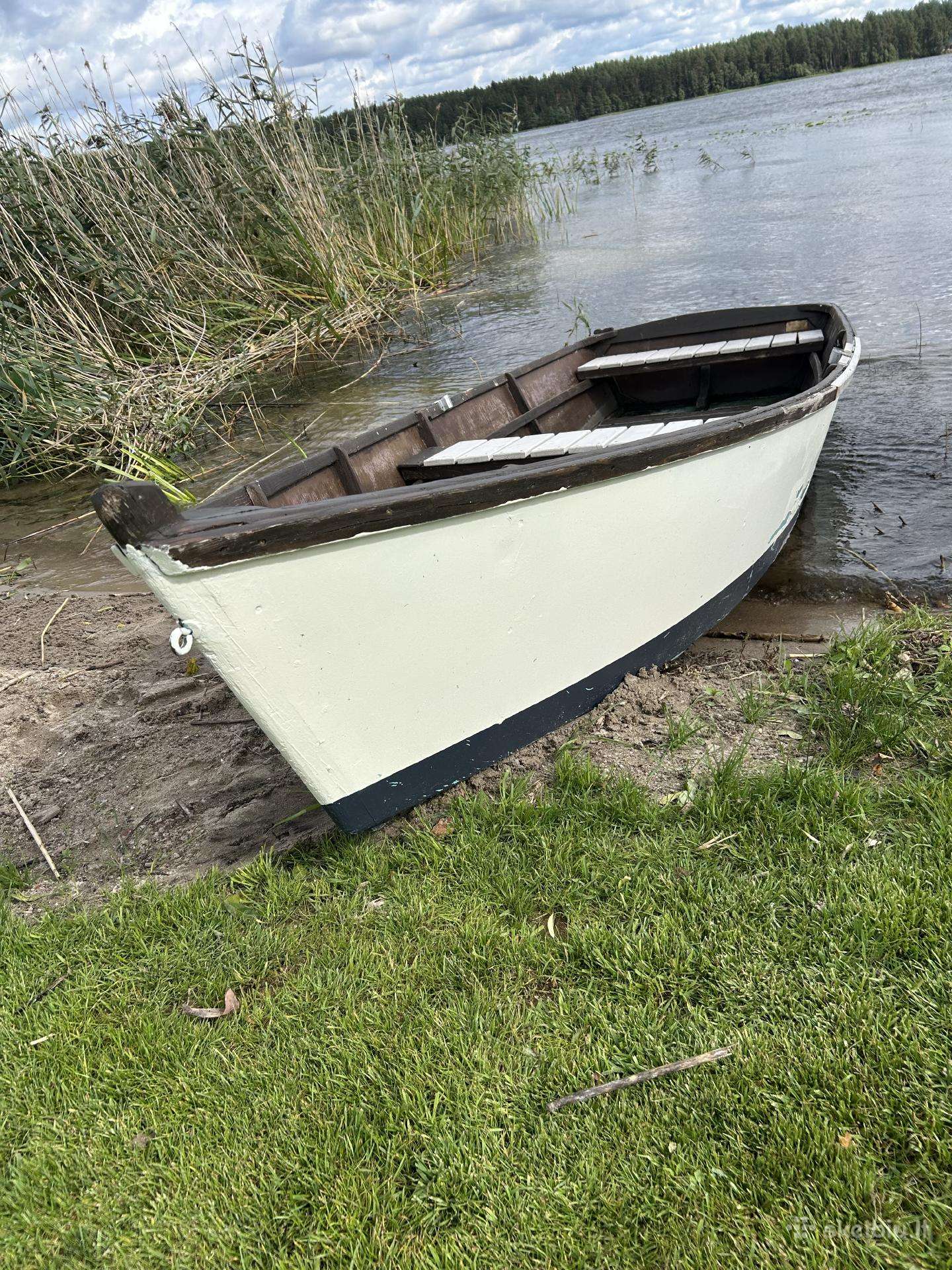 Lt, wooden boats