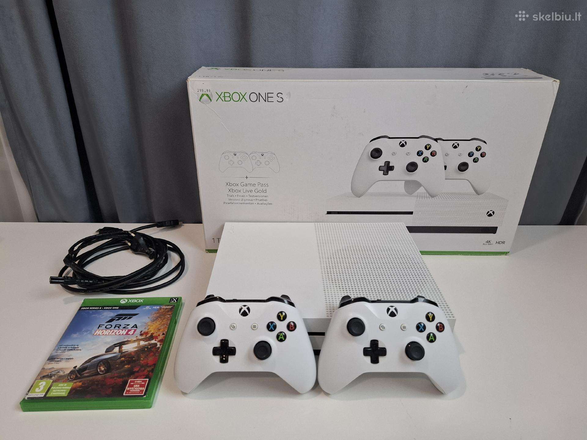 Xbox One S, 1 TB, 2 pulteliai, 2 žaidimai.