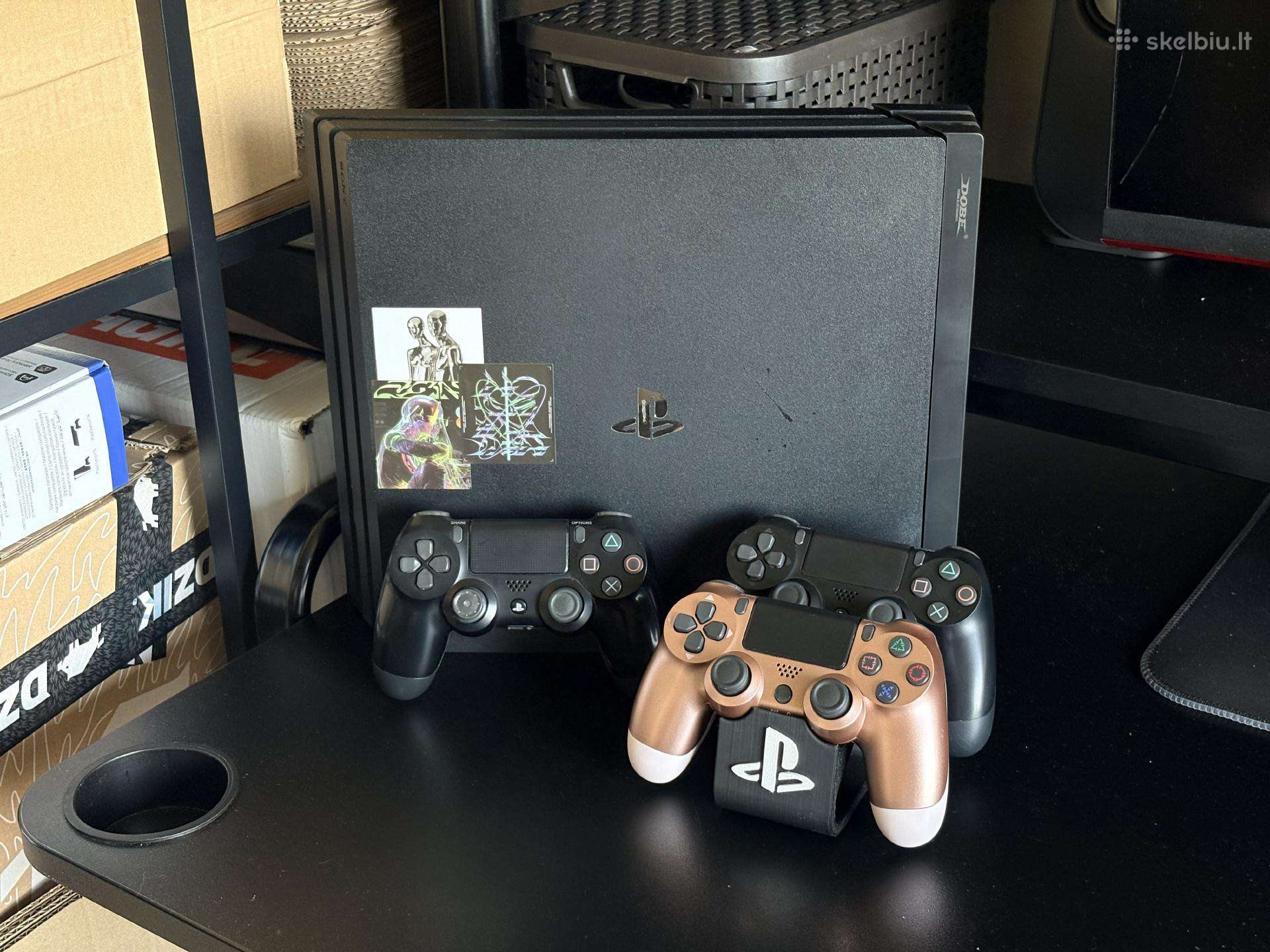 Sony Playstation 4 Pro Set, su priedais