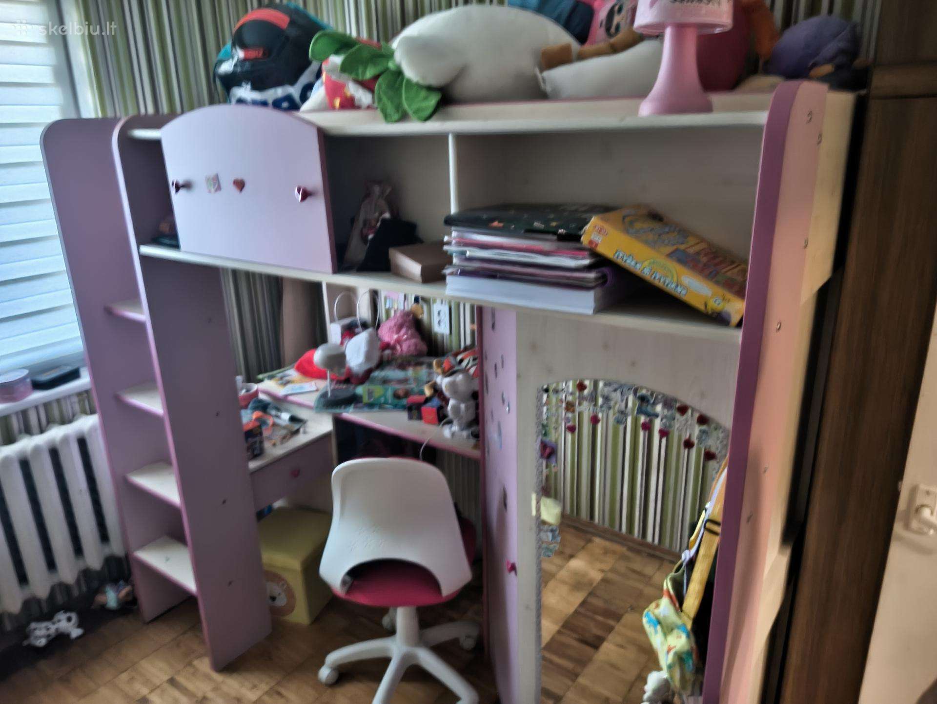 Dovanoju mergaitės sekcija su lova 2jiu aukštų.