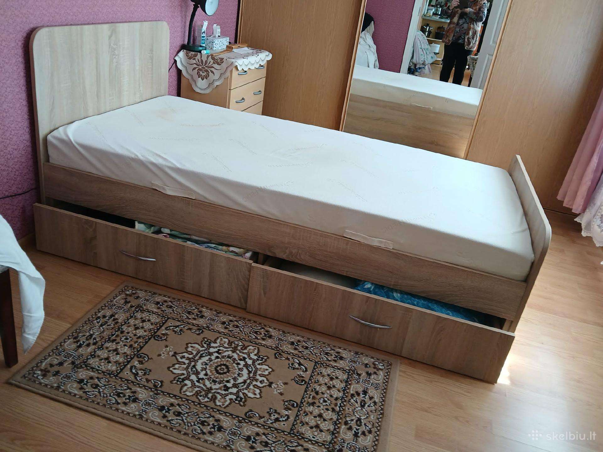 Viengulė lova su čiužiniu