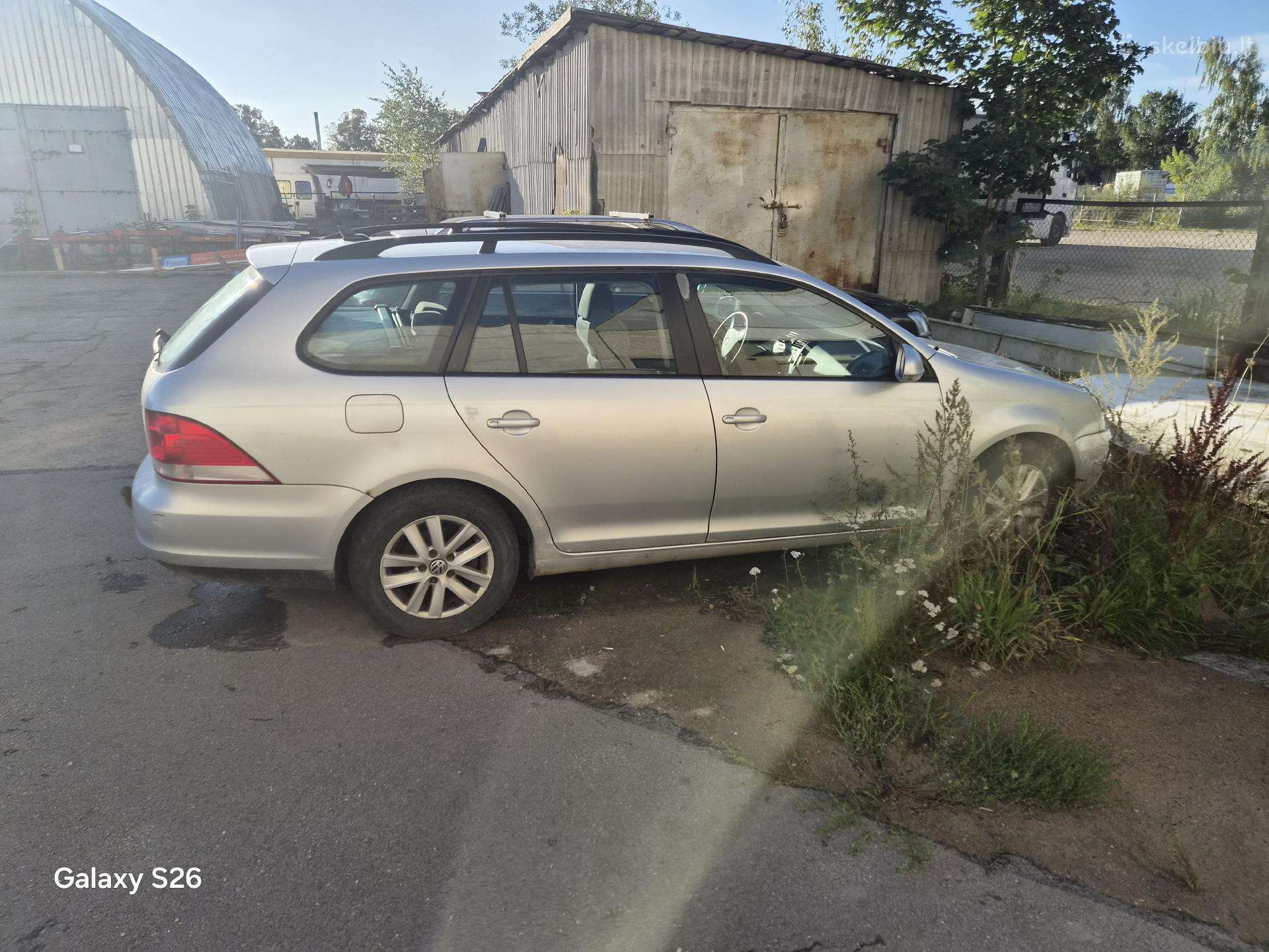Parduodami 4 automobiliai