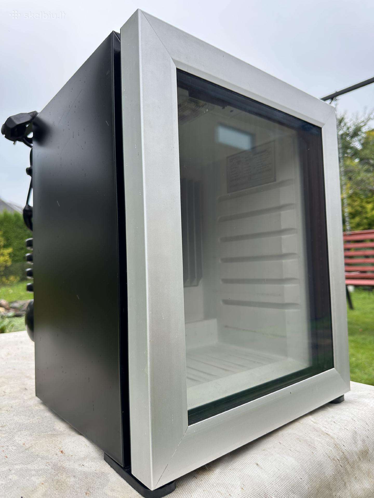 Šveicariškas mini šaldytuvas Minibar Ag