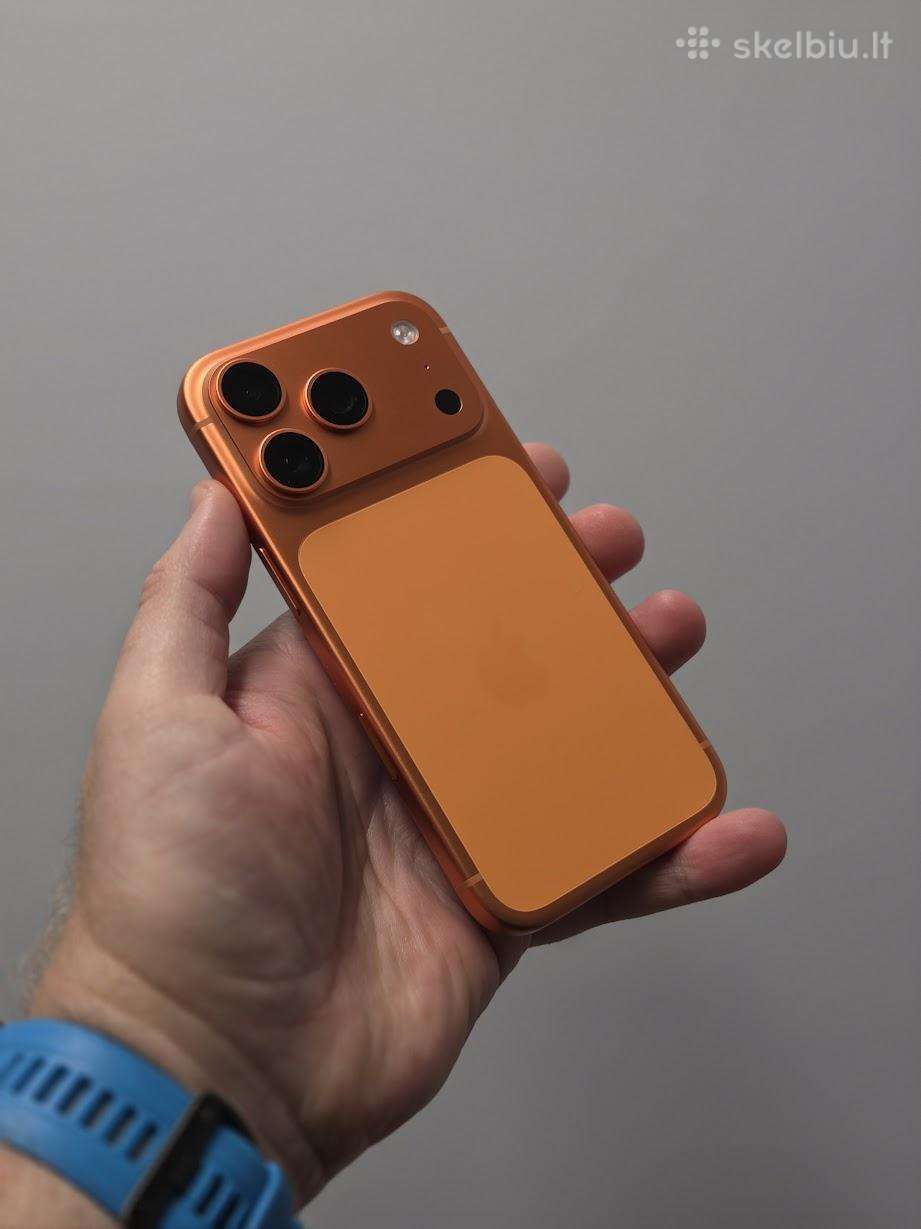 Apple iPhone 17 Pro, Cosmic Orange