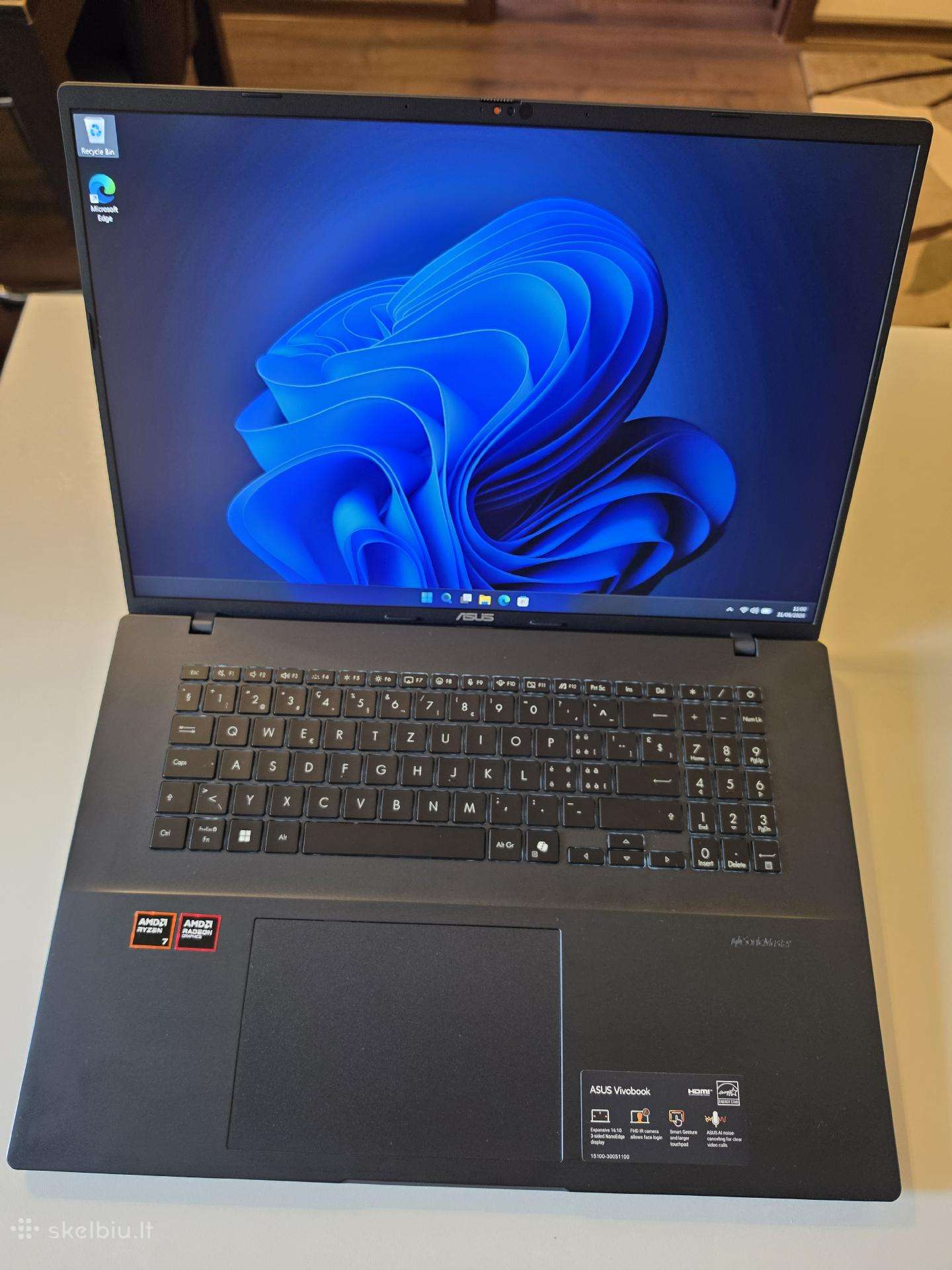 Asus Vivobook 18 Ryzen 7 260 16gb RAM 1tb Ss