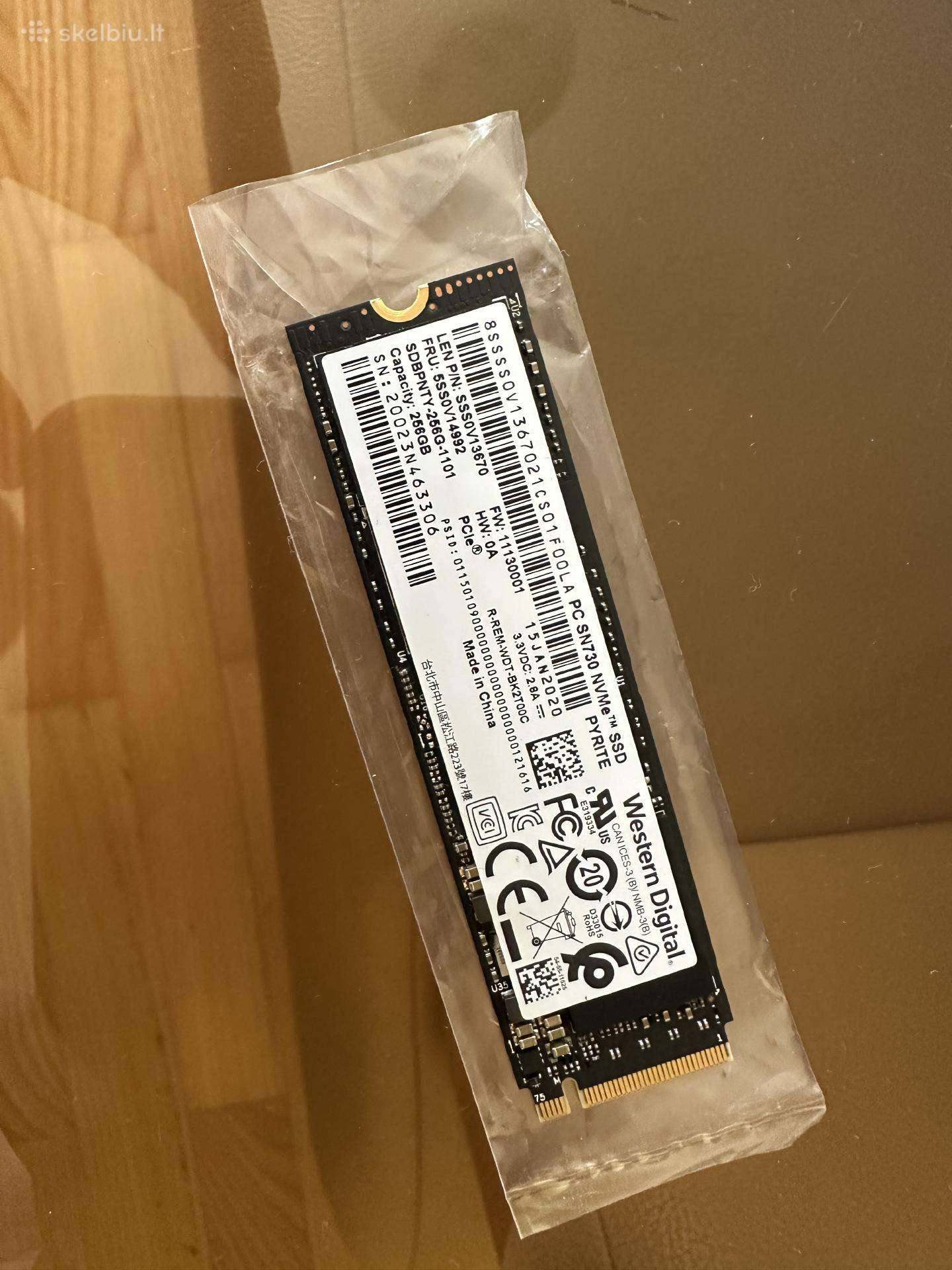 256 GB SSD diskas