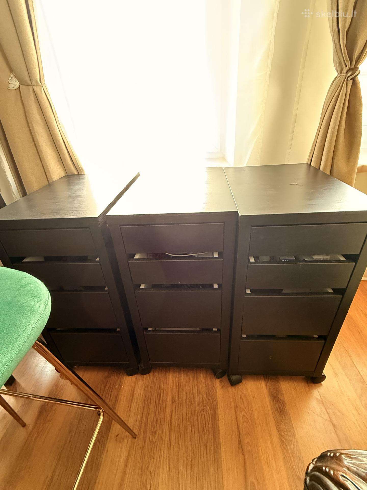 Parduodame rudos spalvos komodėles iš Ikea