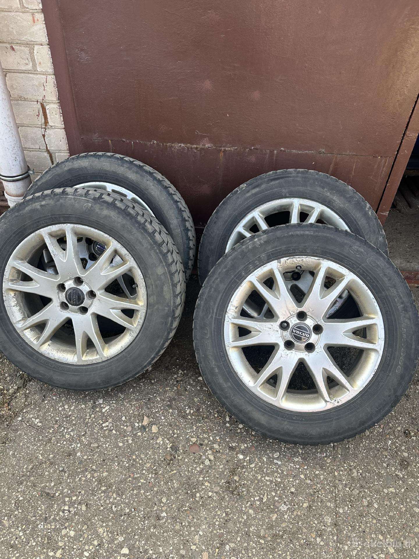 Volvo žiemines padangos su ratlankiais