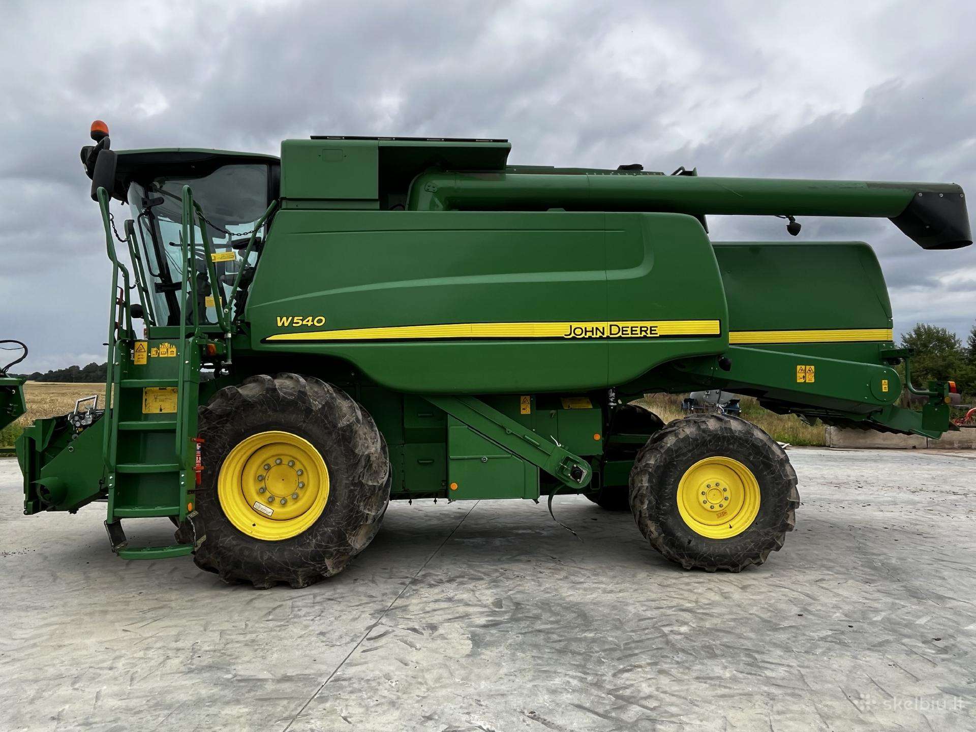 John Deere 540, combine harvesters