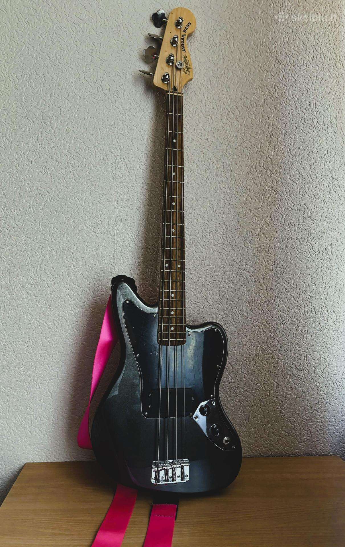 Bosinė gitara - Squier by Fender Affinity Jaguar B