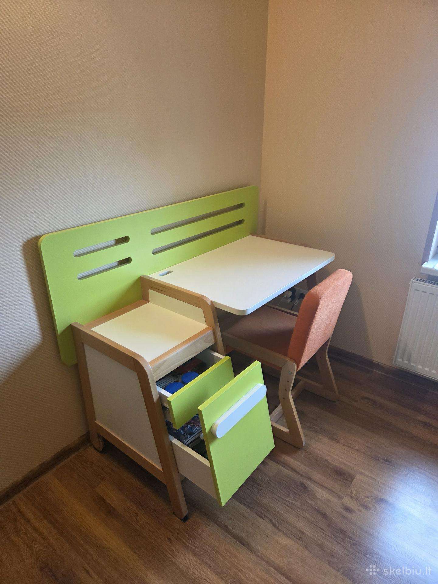 Vaikų kambario baldų komplektas