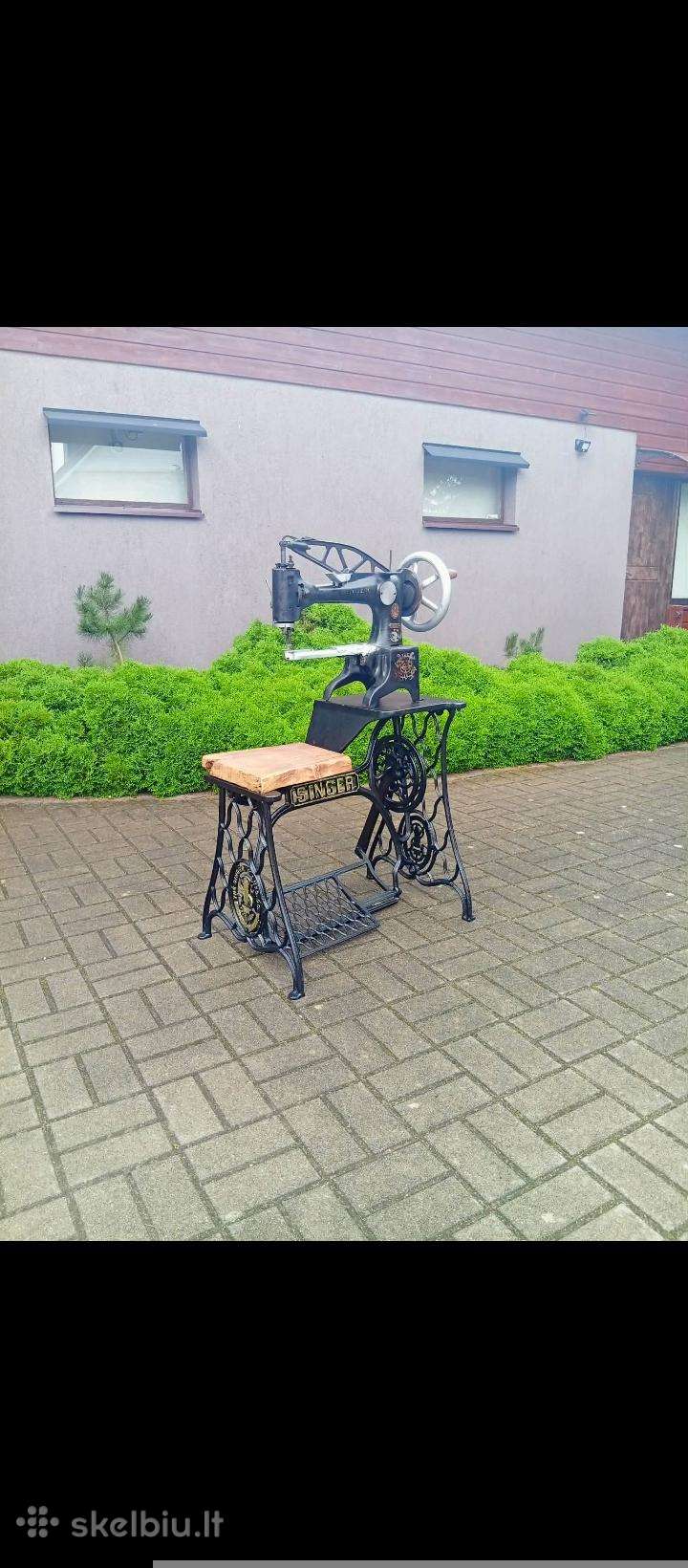 Senovinė atrestauruota veikianti didelė Singer