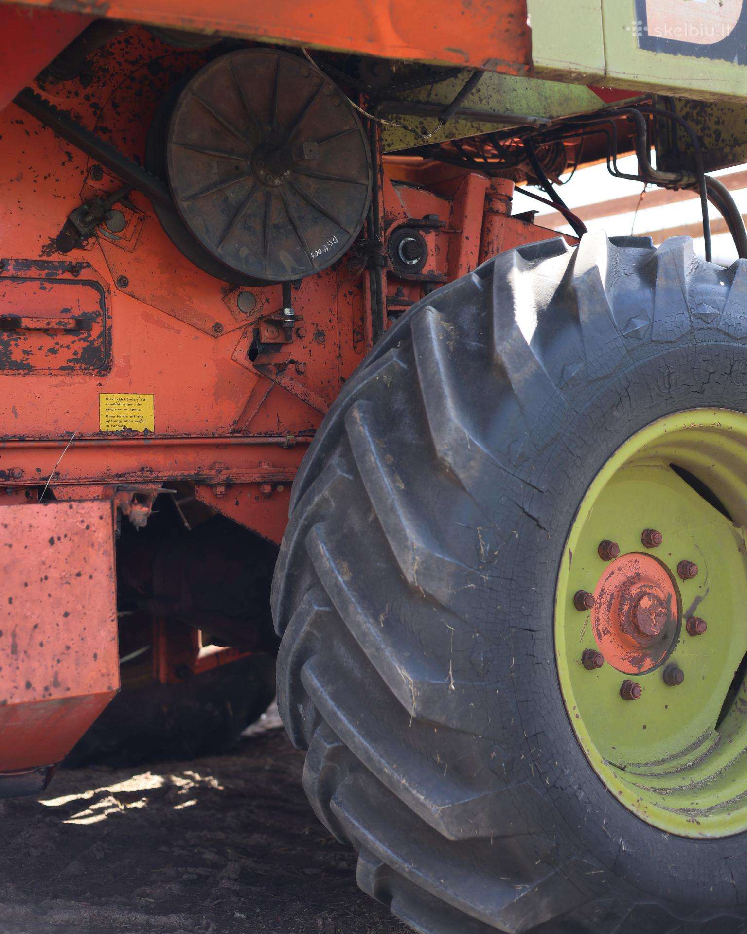 Dronningborg D7000, combine harvesters