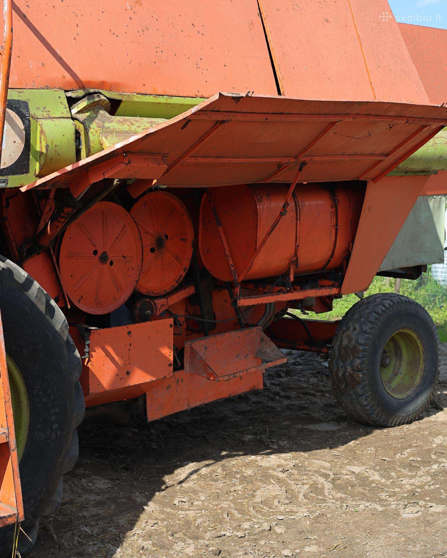 Dronningborg D7000, combine harvesters
