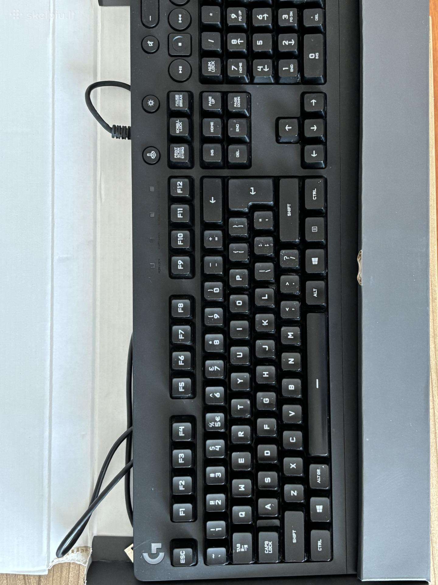 Logitech G213