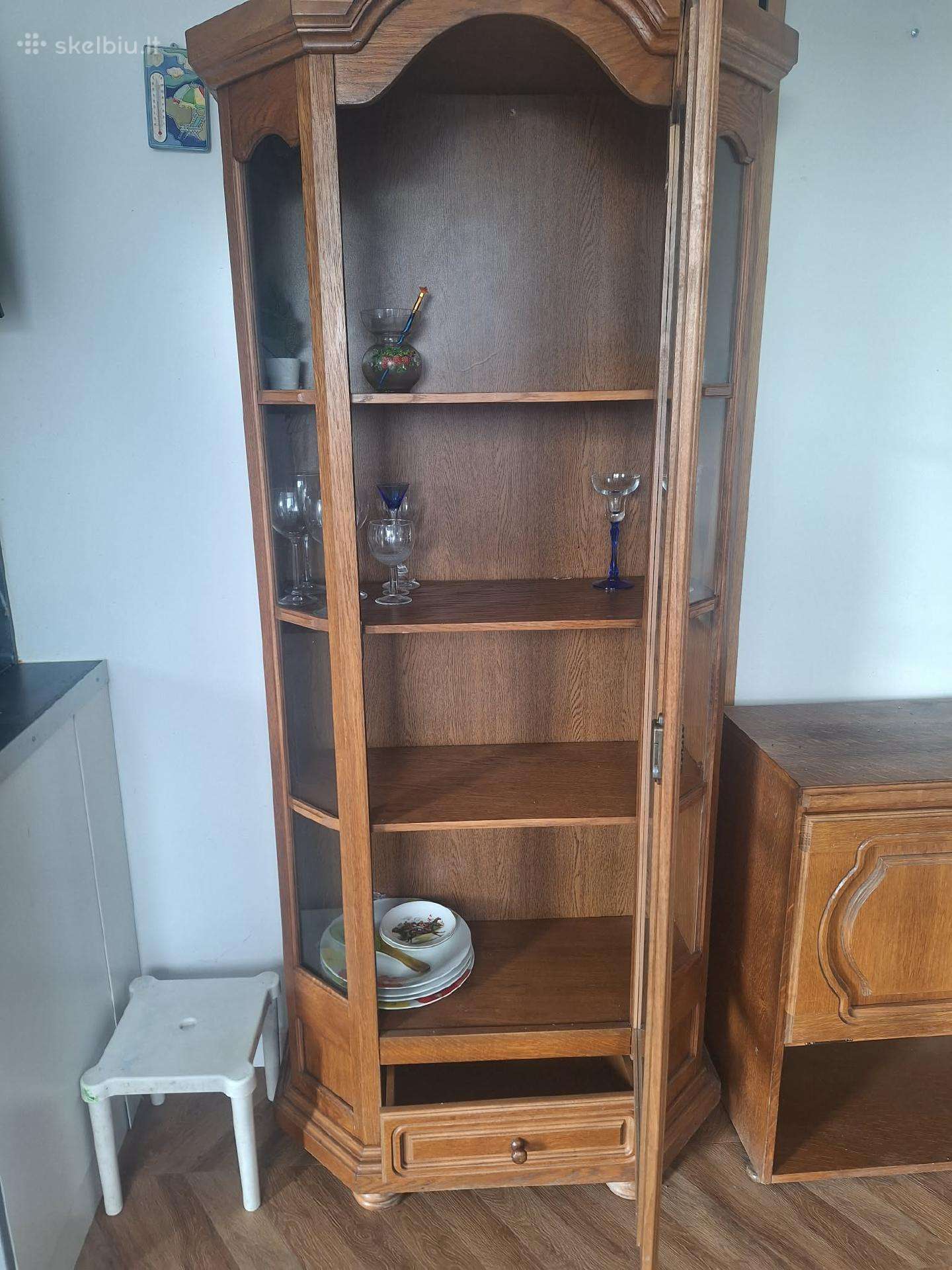 Naudoti baldai, sekcija, spintelė, stalas