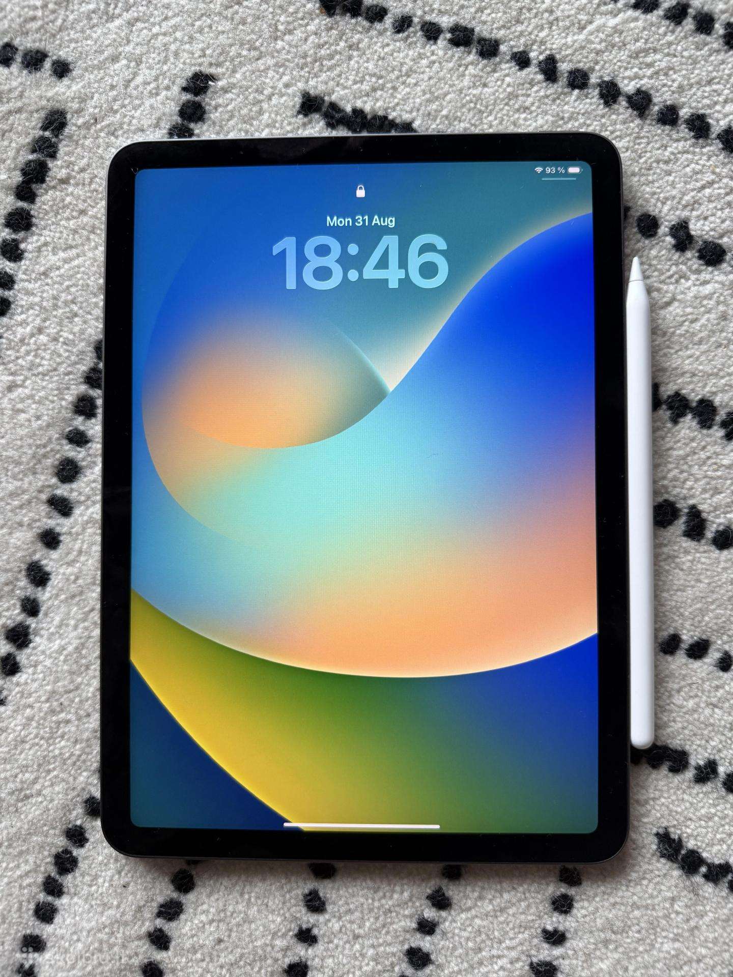 iPad Air 4th, 64 GB + Apple Pencil 2nd + Dėkliukas