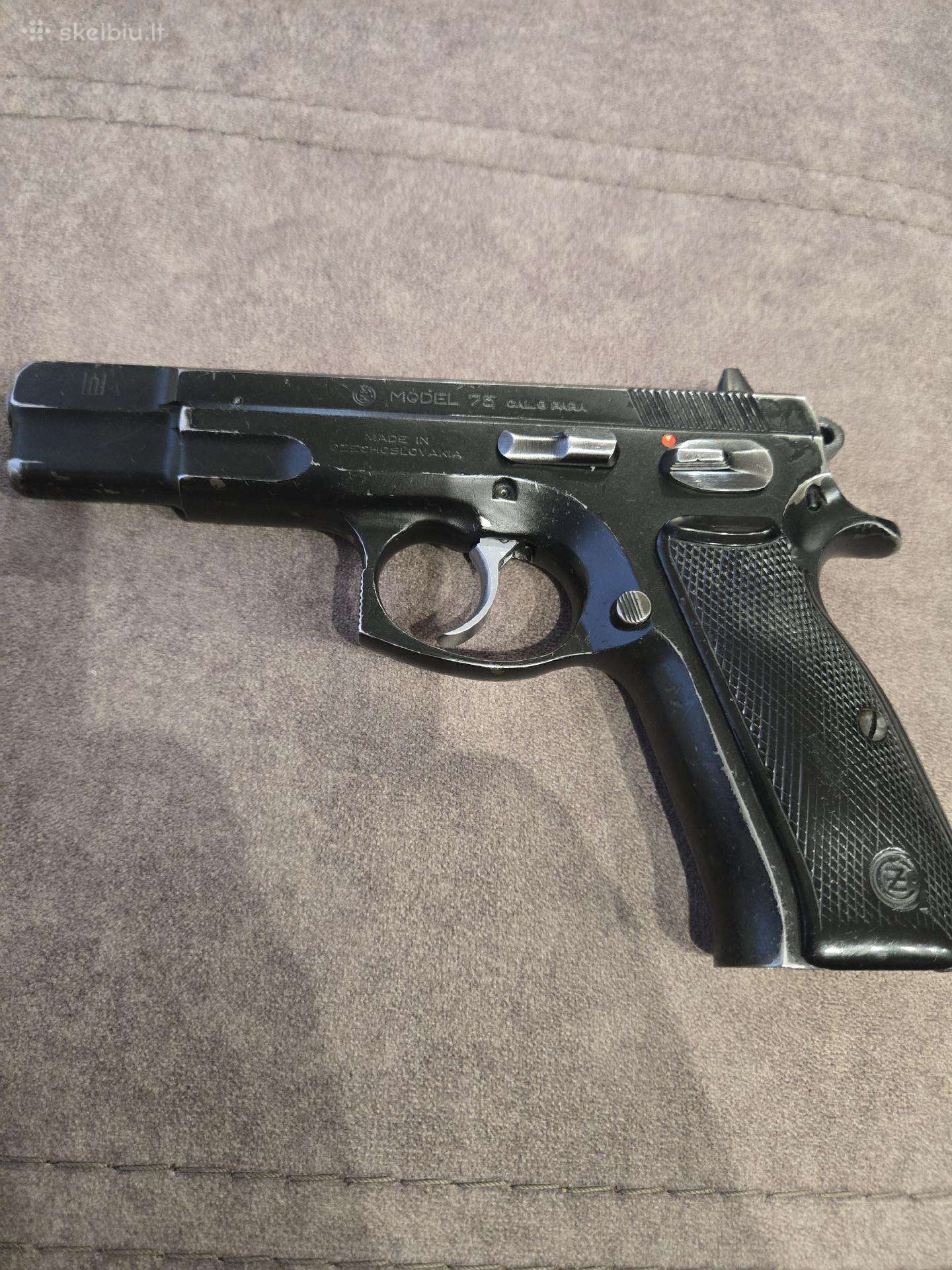 Pistoletas Cz 75 (Su Gedimino stulpais)