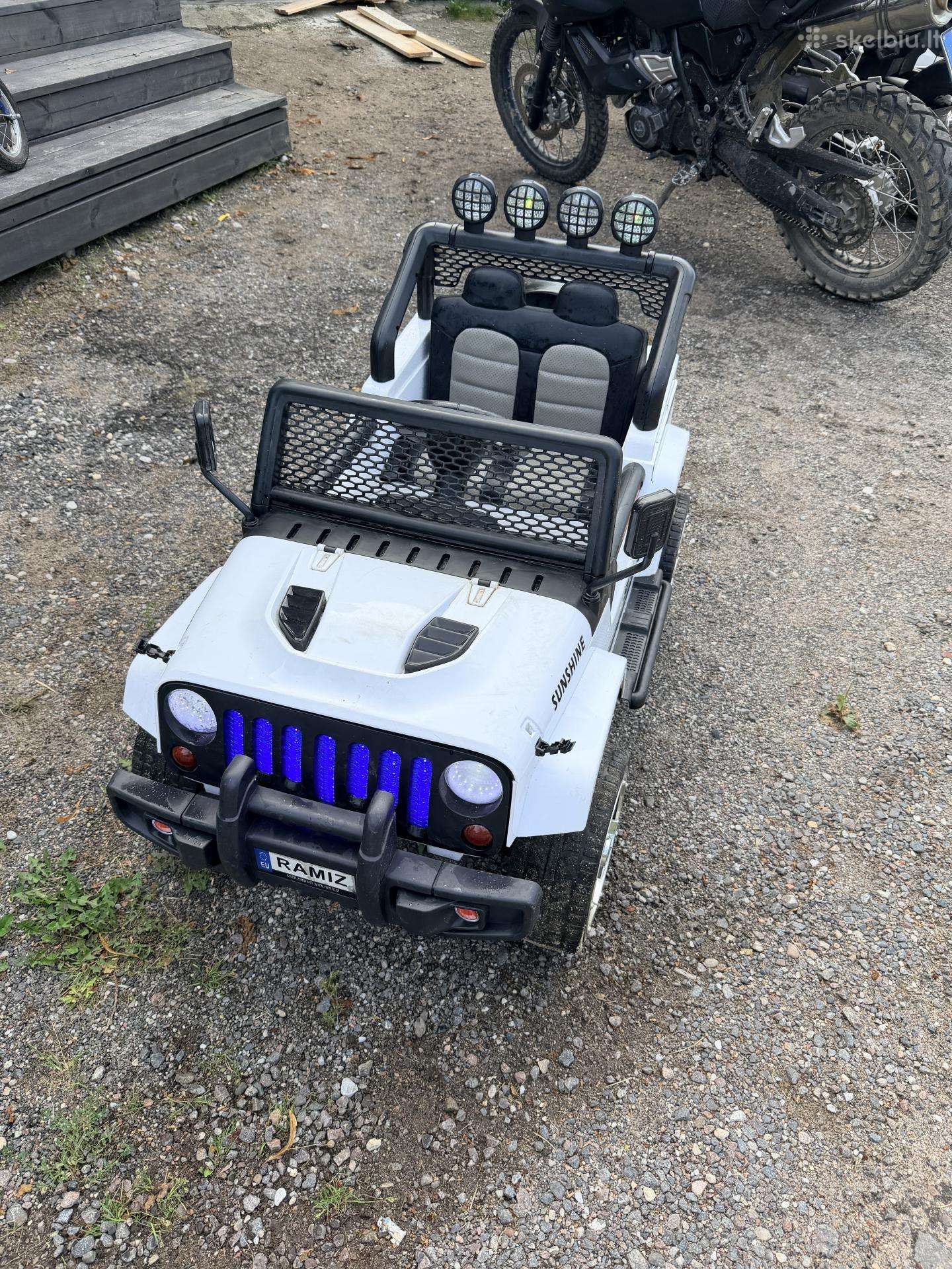 4x4 vaikiškas visureigis
