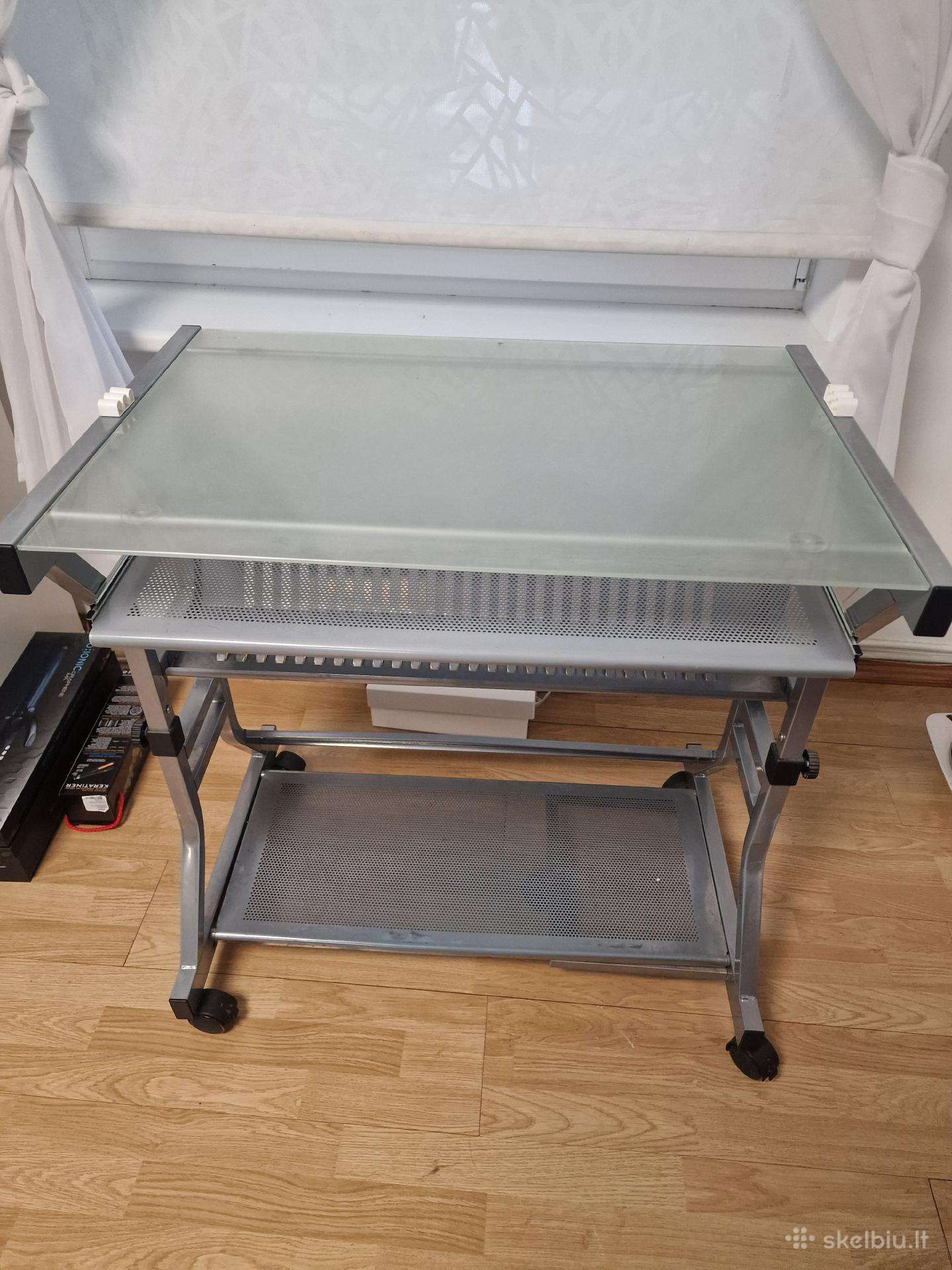Rašomas stalas