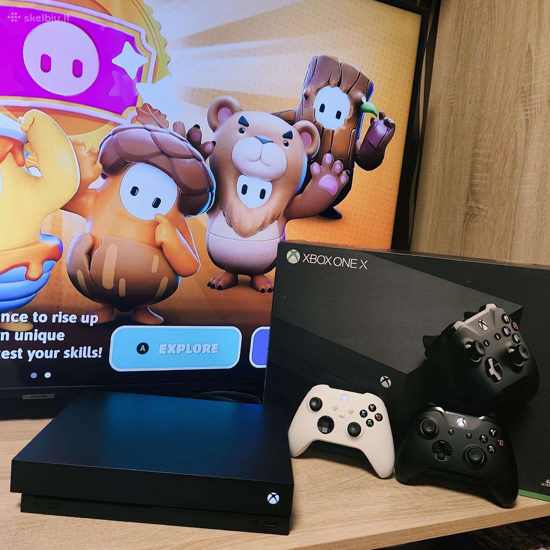 Xbox One X 1tb + 2 pulteliai + originali dėžė