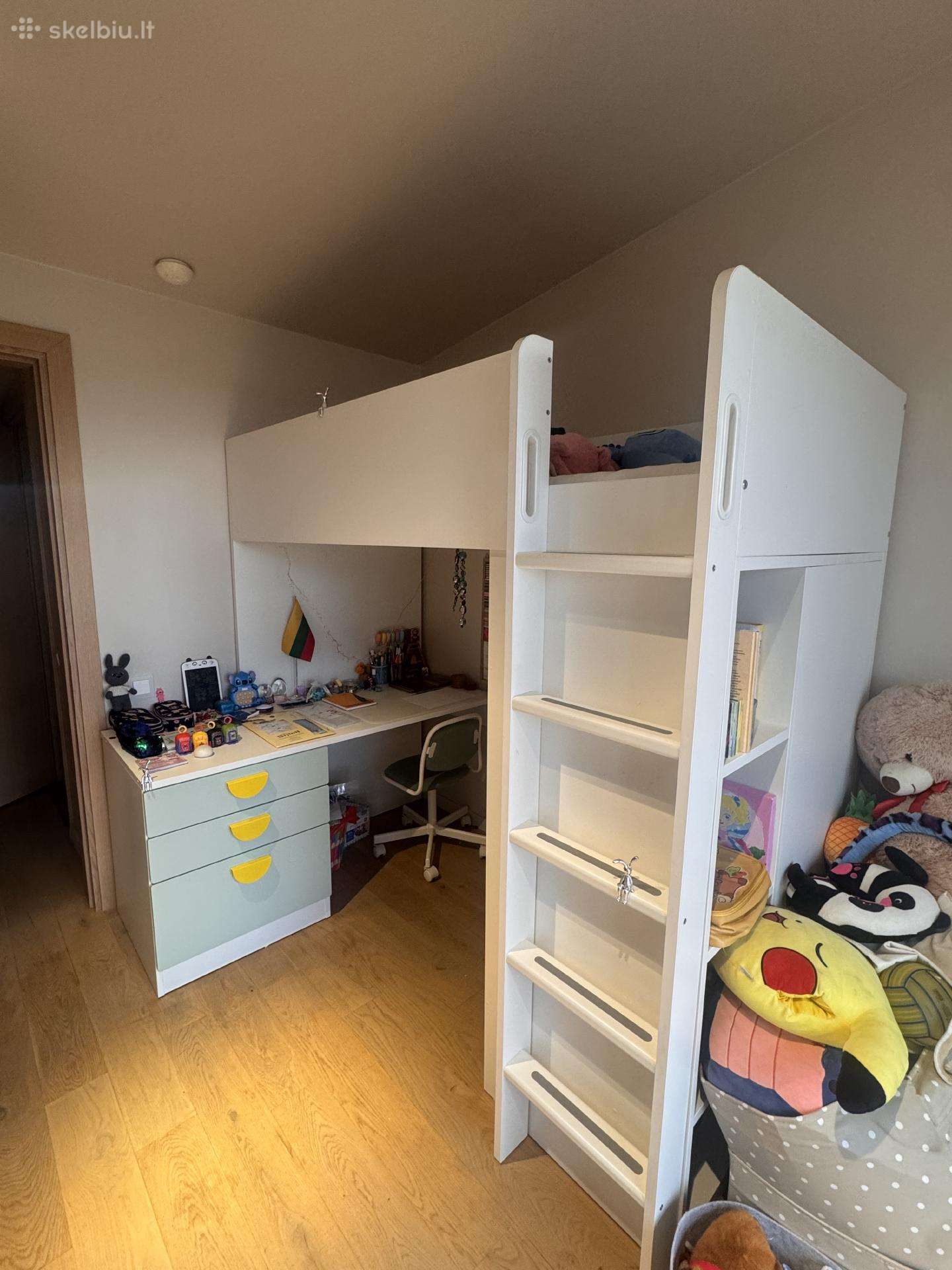 Lova su spinta ir stalu vaikams