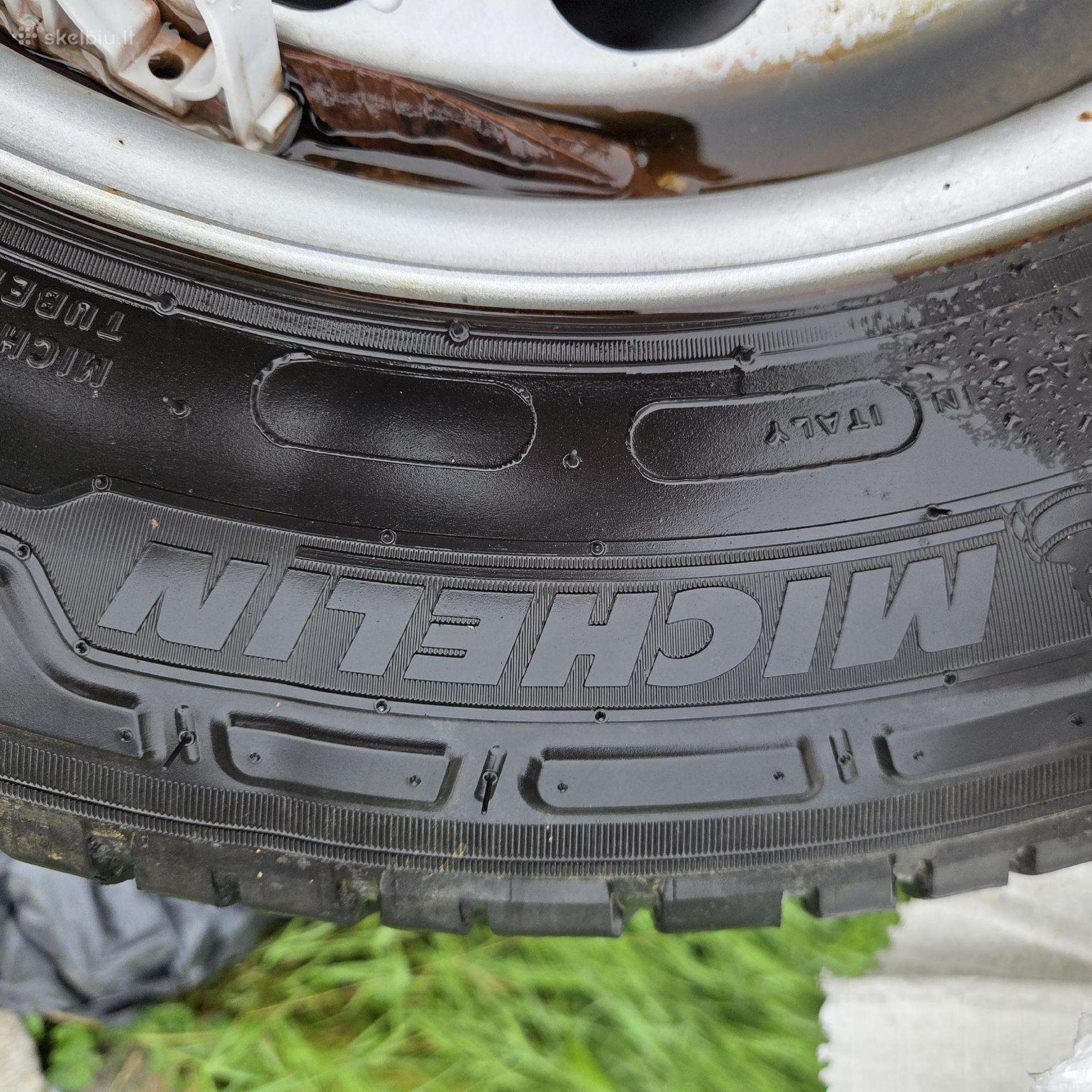 Padangos vasarinės Michelin 215/65 16c su diskais