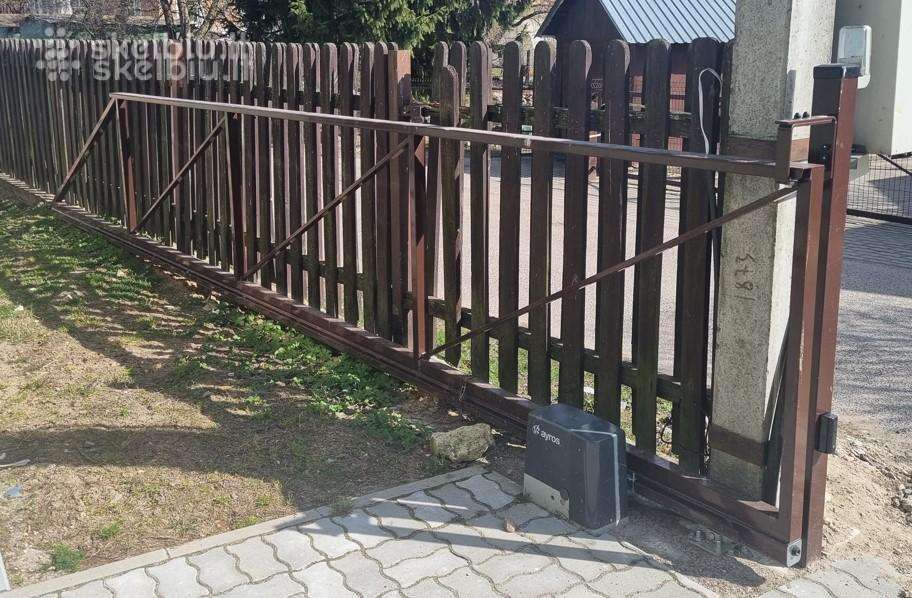 Stumdomi metaliniai vartai su automatika Nauji