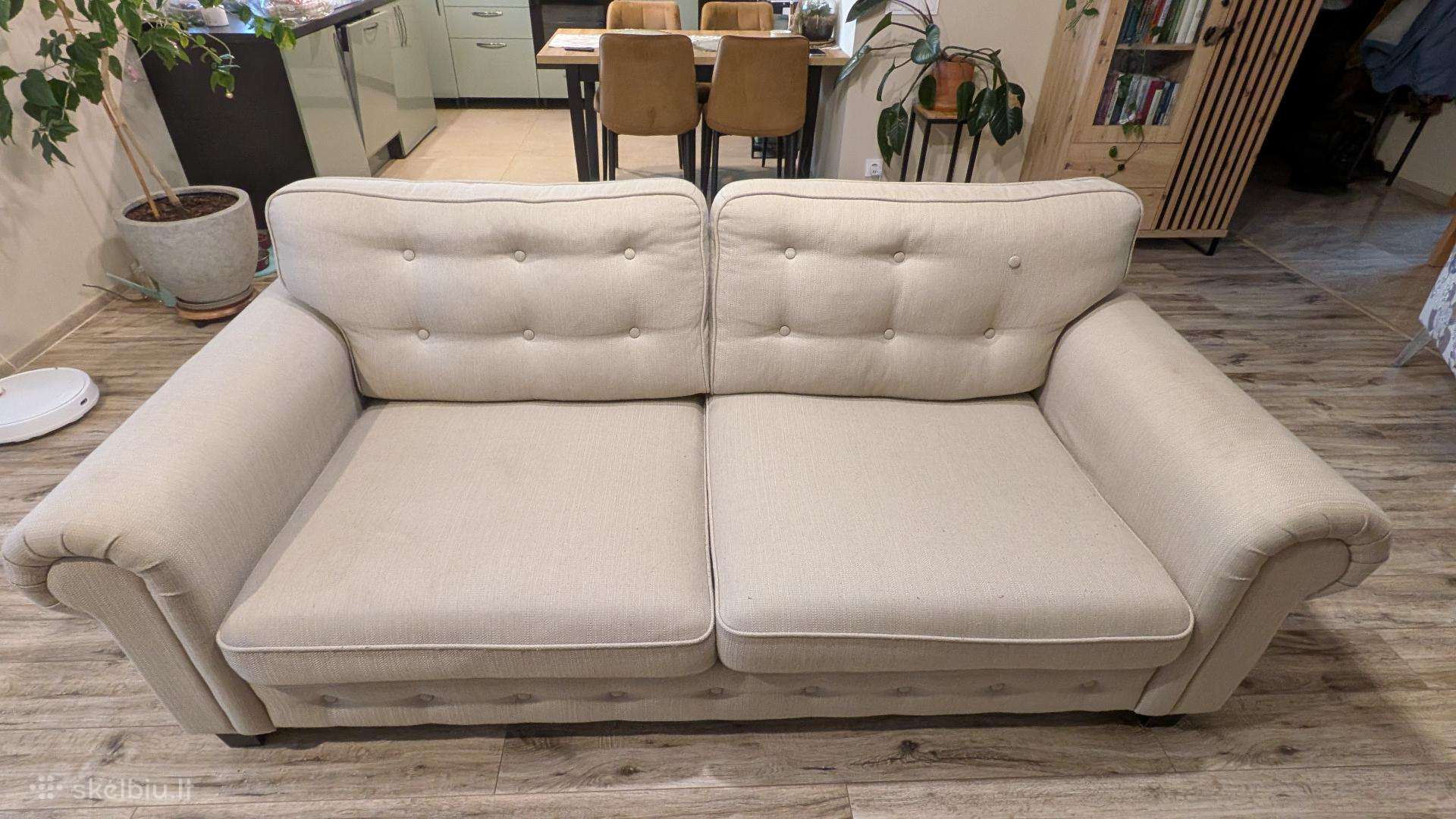Klasikinė svetainės sofa