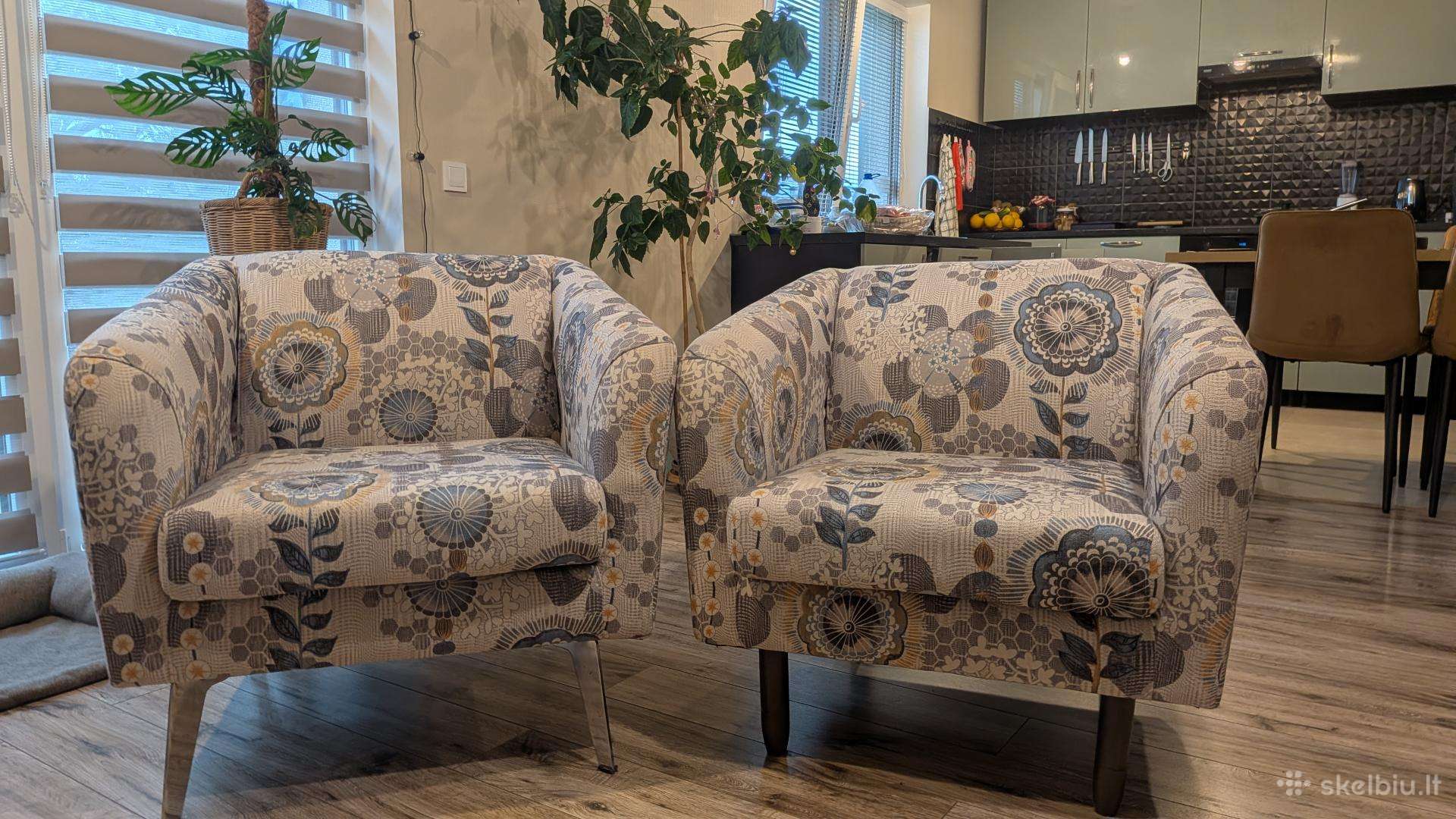 2 modernūs foteliai