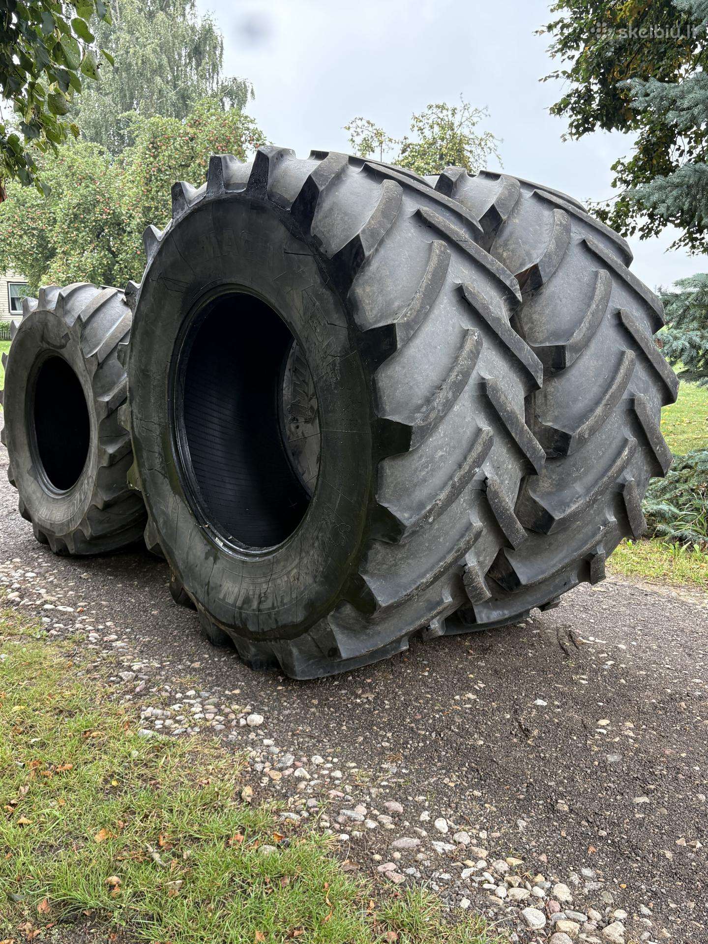 650/85r38 600/70r30 Michelin padangų komplektas