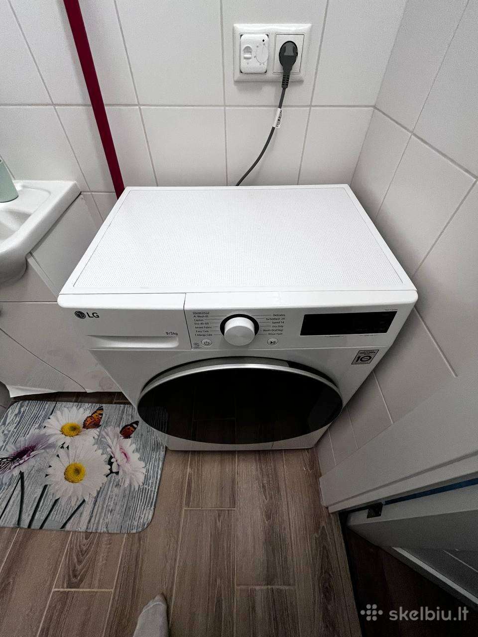 Parduodama LG skalbyklė-džiovyklė.