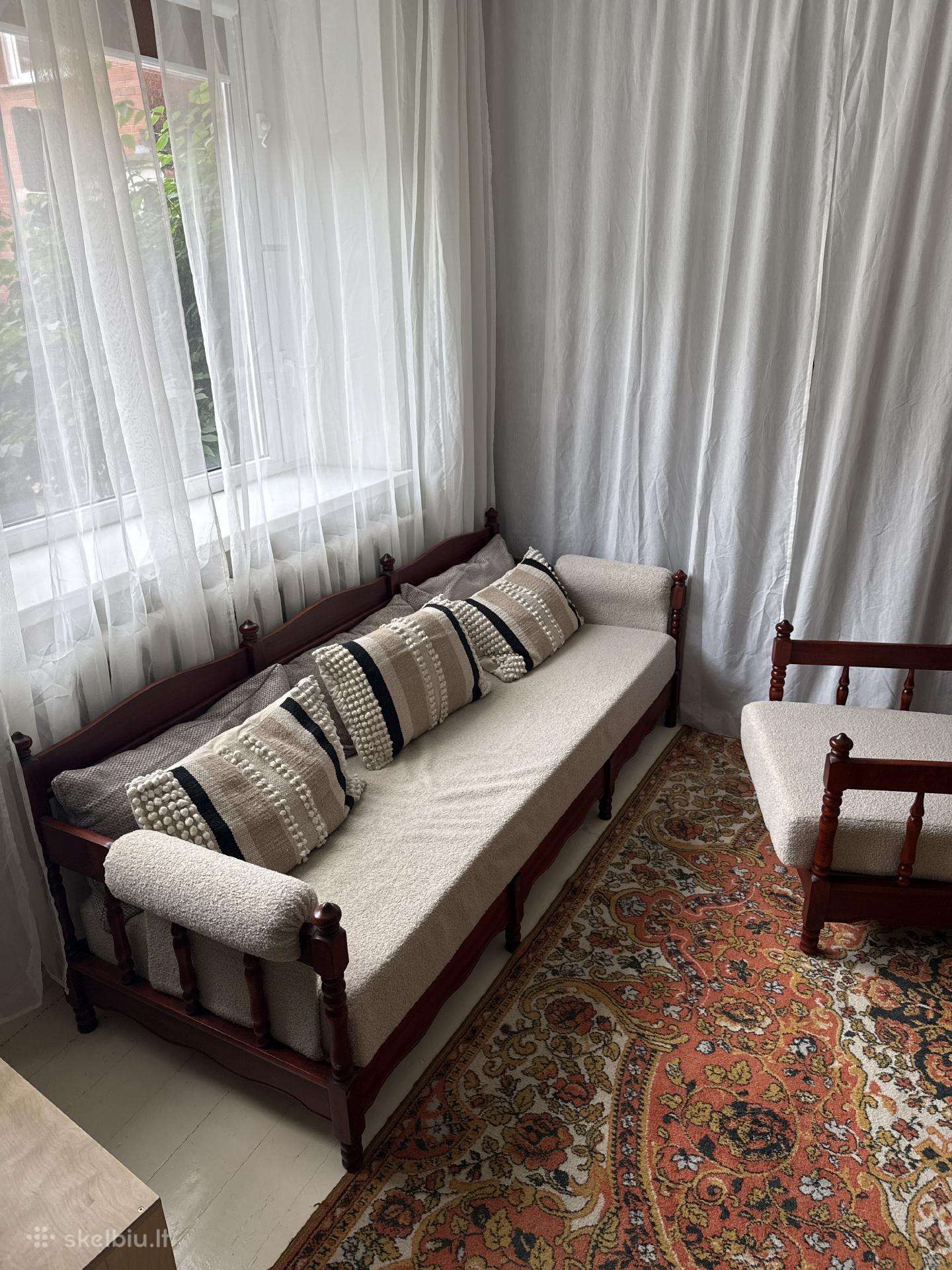 Sofa su foteliu